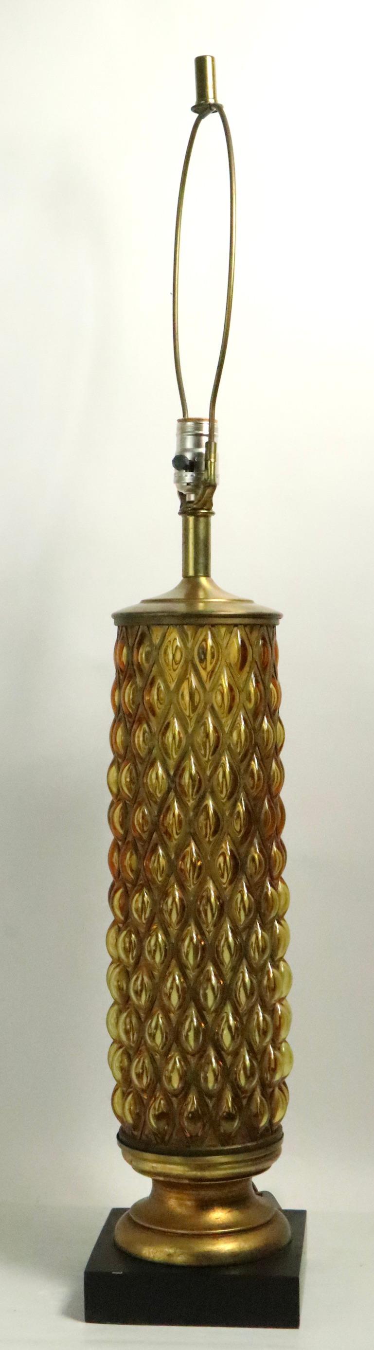 Chic amber glass table lamp having a body which is blown into a brass mesh frame to create a textured bubble like surface. Murano in origin, possibly AVEM or Seguso, unsigned. This example is in very fine original, clean and working condition. The