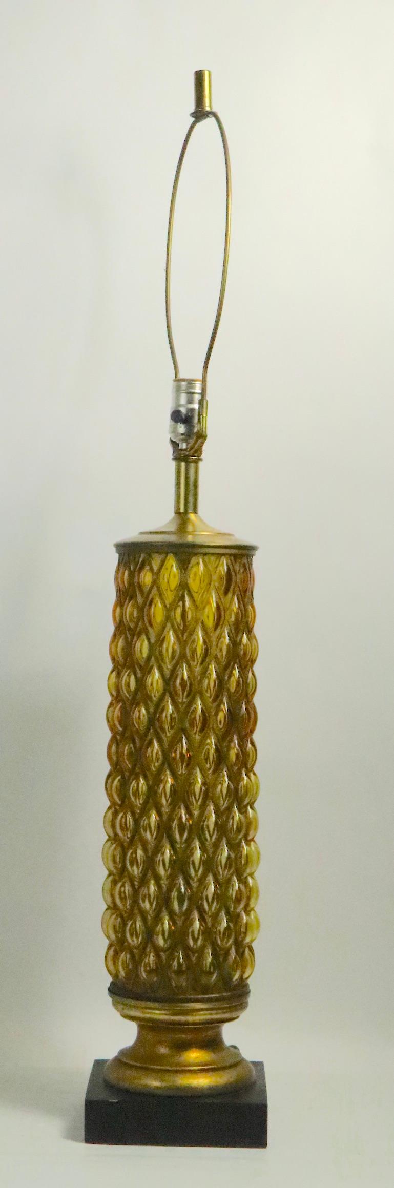Mid-Century Modern Lampe en verre de Murano soufflé dans une structure en maille métallique en vente