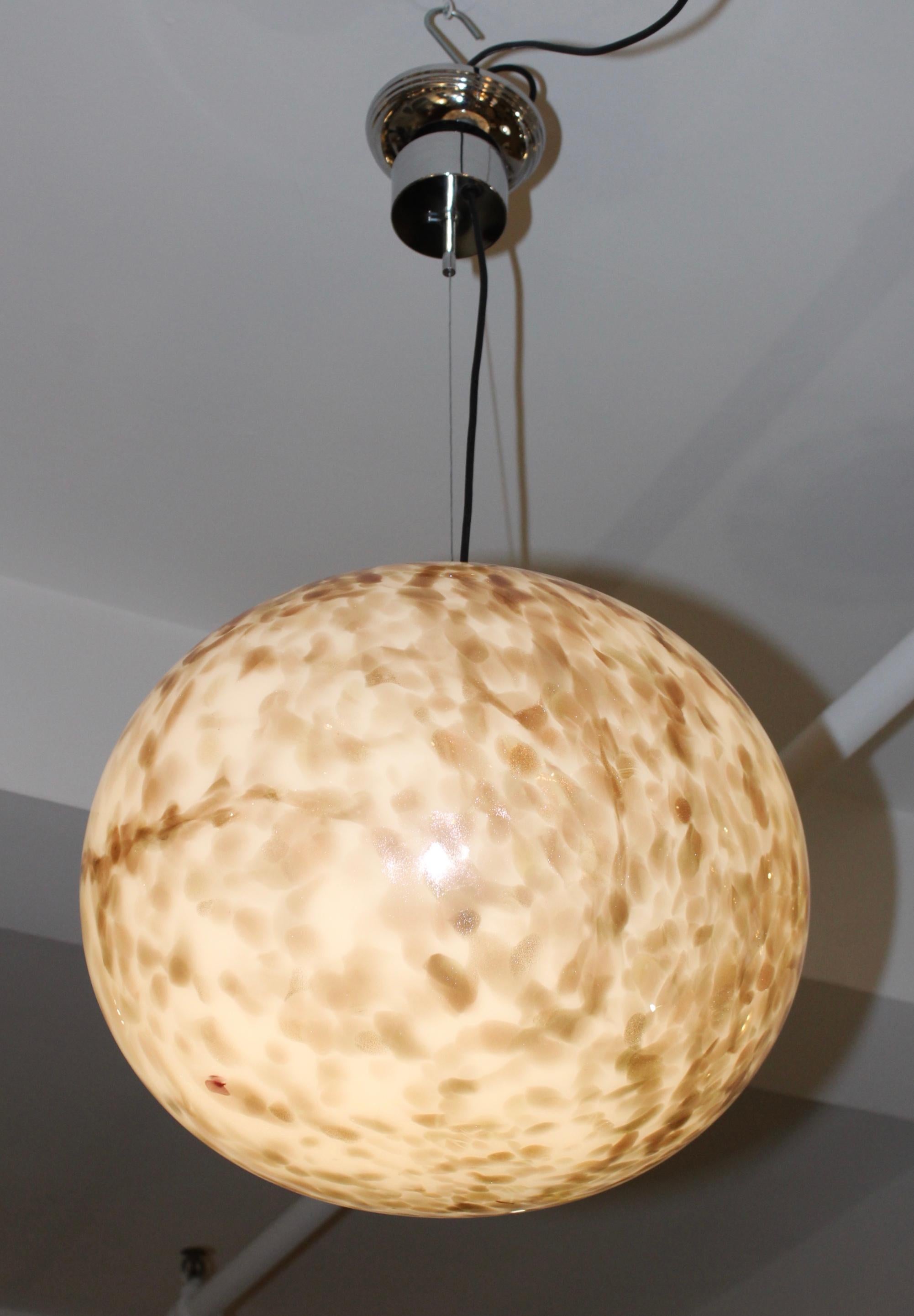 1970's Mid-Century Modern Murano Glass Pendant  In Good Condition For Sale In New York, NY
