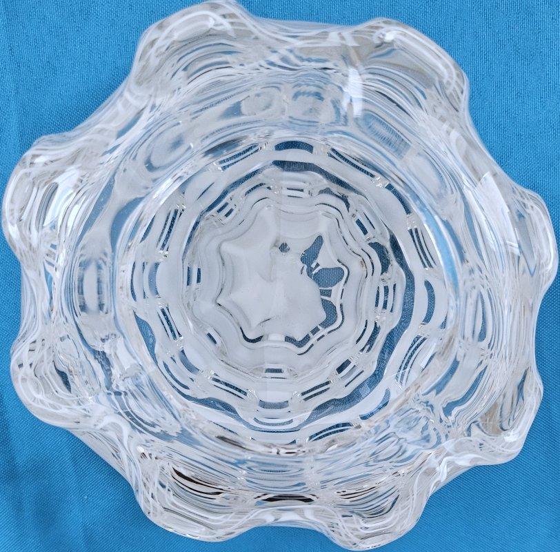 Murano Glass Lattimo Filigrana Waterfall Bowl by Ercole Barovier For Sale 7