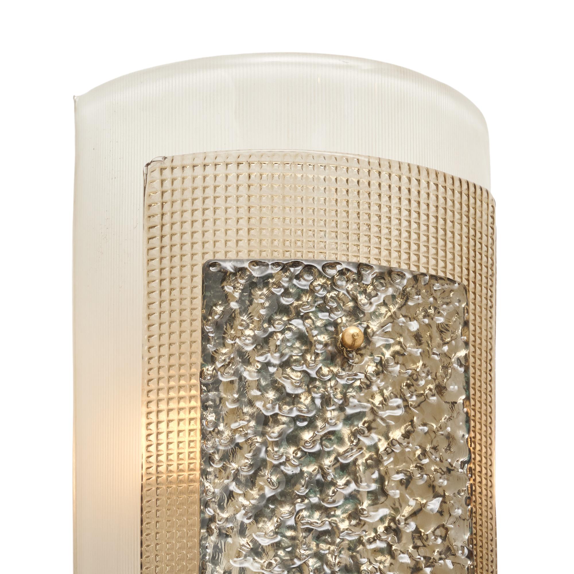 Italiano Applique in vetro di Murano a strati con foglie d'argento in vendita