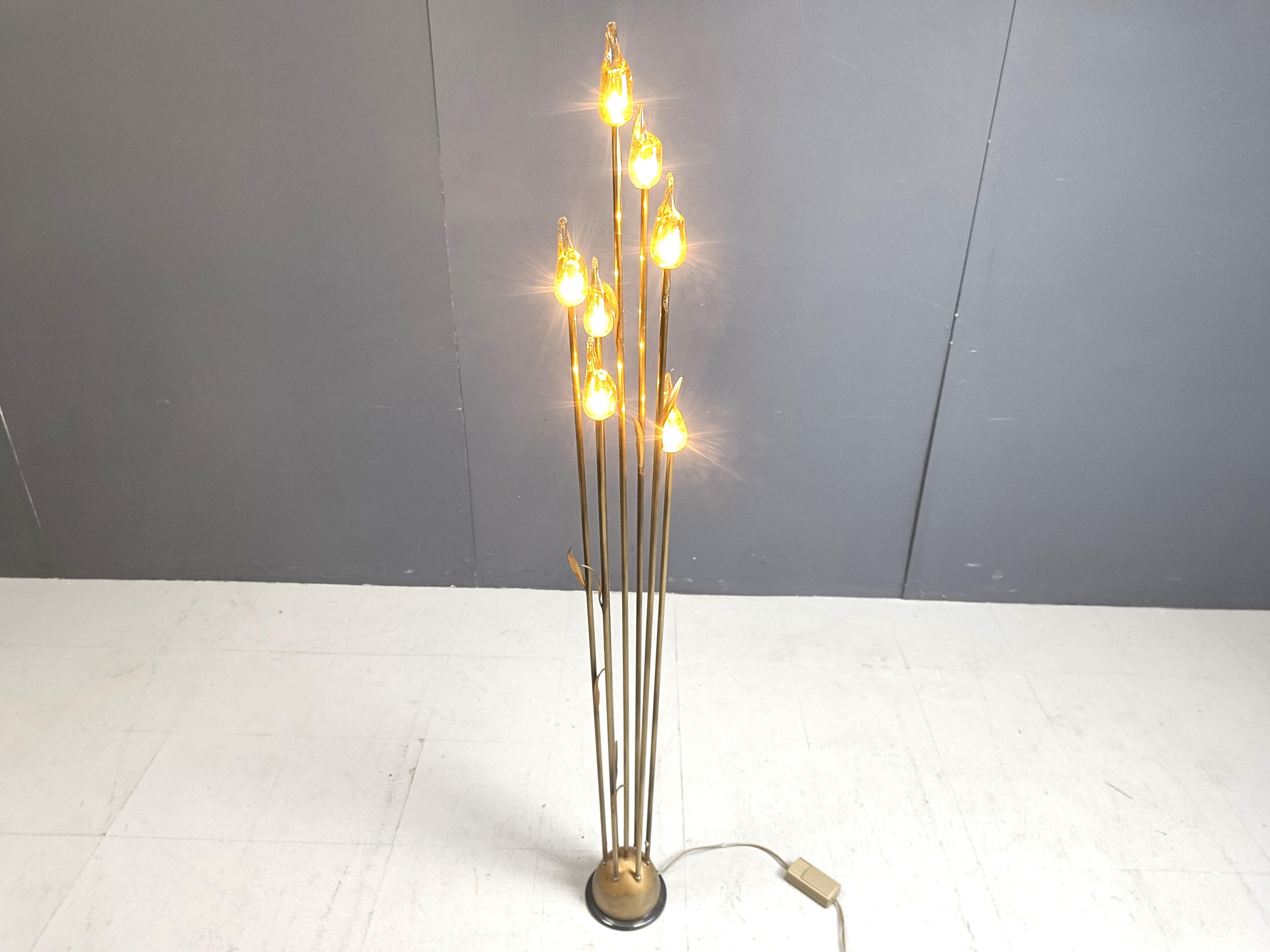 Lámpara de pie con hojas de cristal de Murano, años 80 Latón en venta