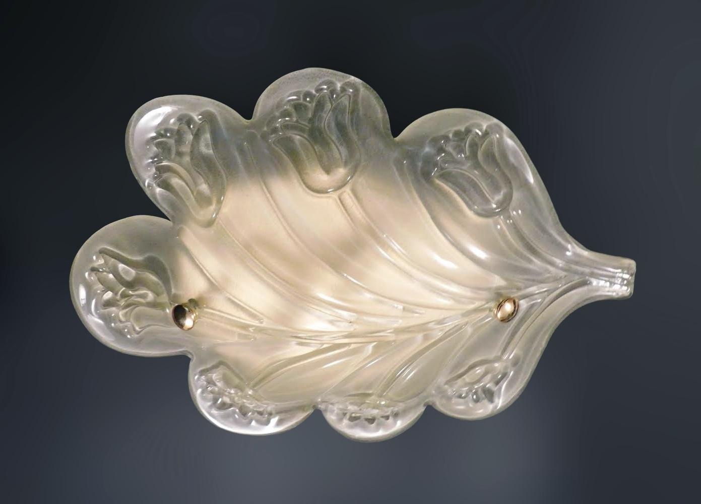 Lampe murale ou encastrée italienne vintage avec un grand abat-jour en verre blanc dépoli de Murano / Fabriqué en Italie, vers les années 1960
Mesures : longueur 25 pouces, largeur 18 pouces, hauteur 5.5 pouces
4 lampes / type E12 ou E14 / max 40W