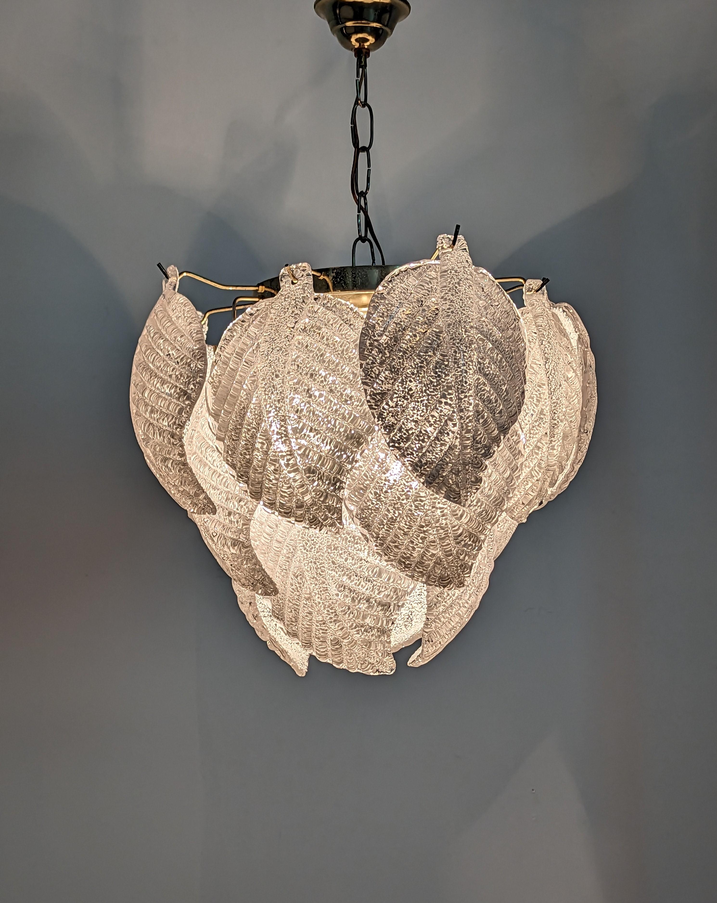 Lamp with large leaves made of Murano glass and white textured inside for elegant and super pleasant lighting.

Dimensions: 35 cm high x 45 cm wide - Total length: 65 cm