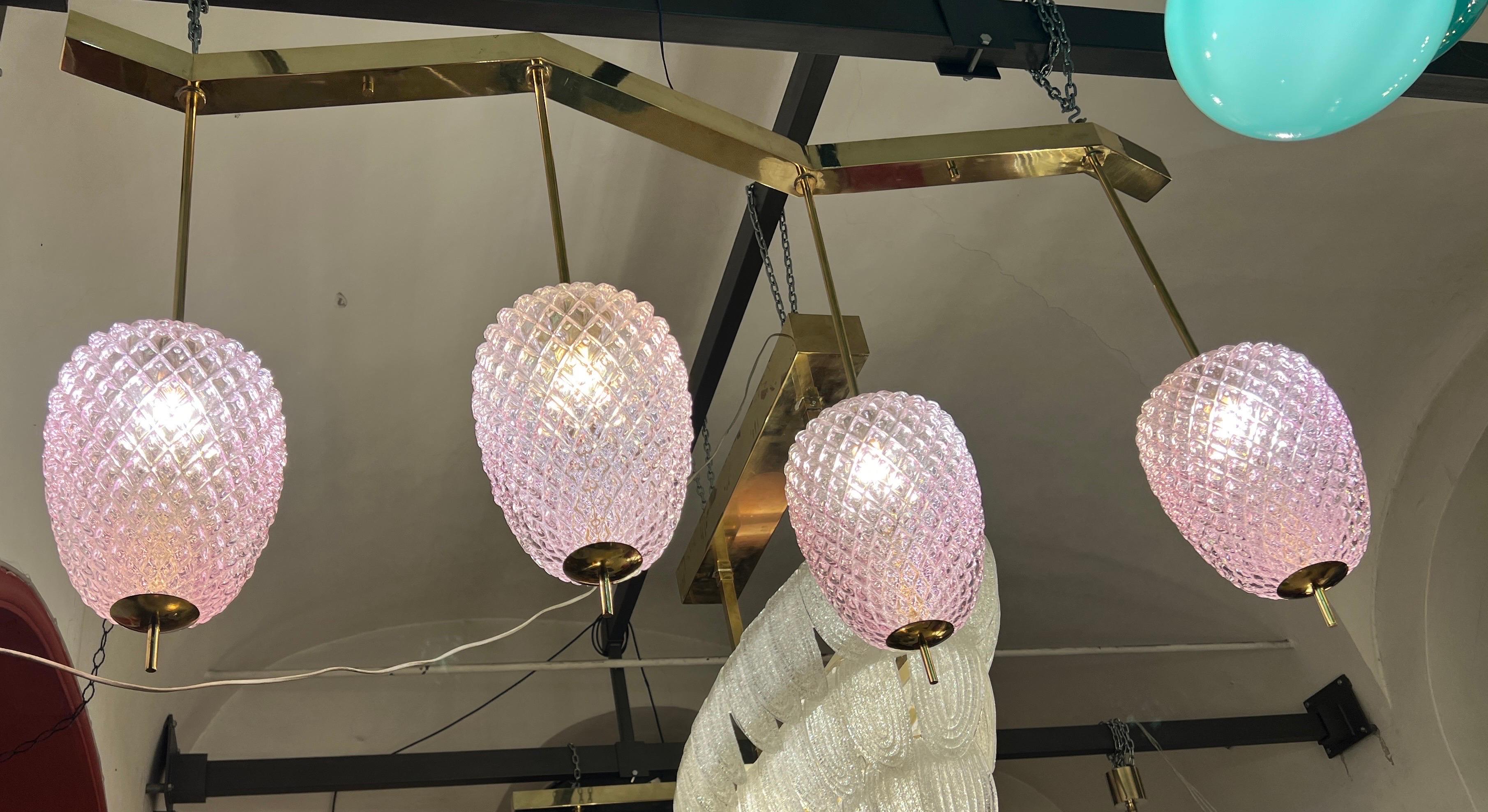 XX secolo Lampade a sospensione in vetro di Murano rosa lilla con struttura in ottone, anni '80 in vendita