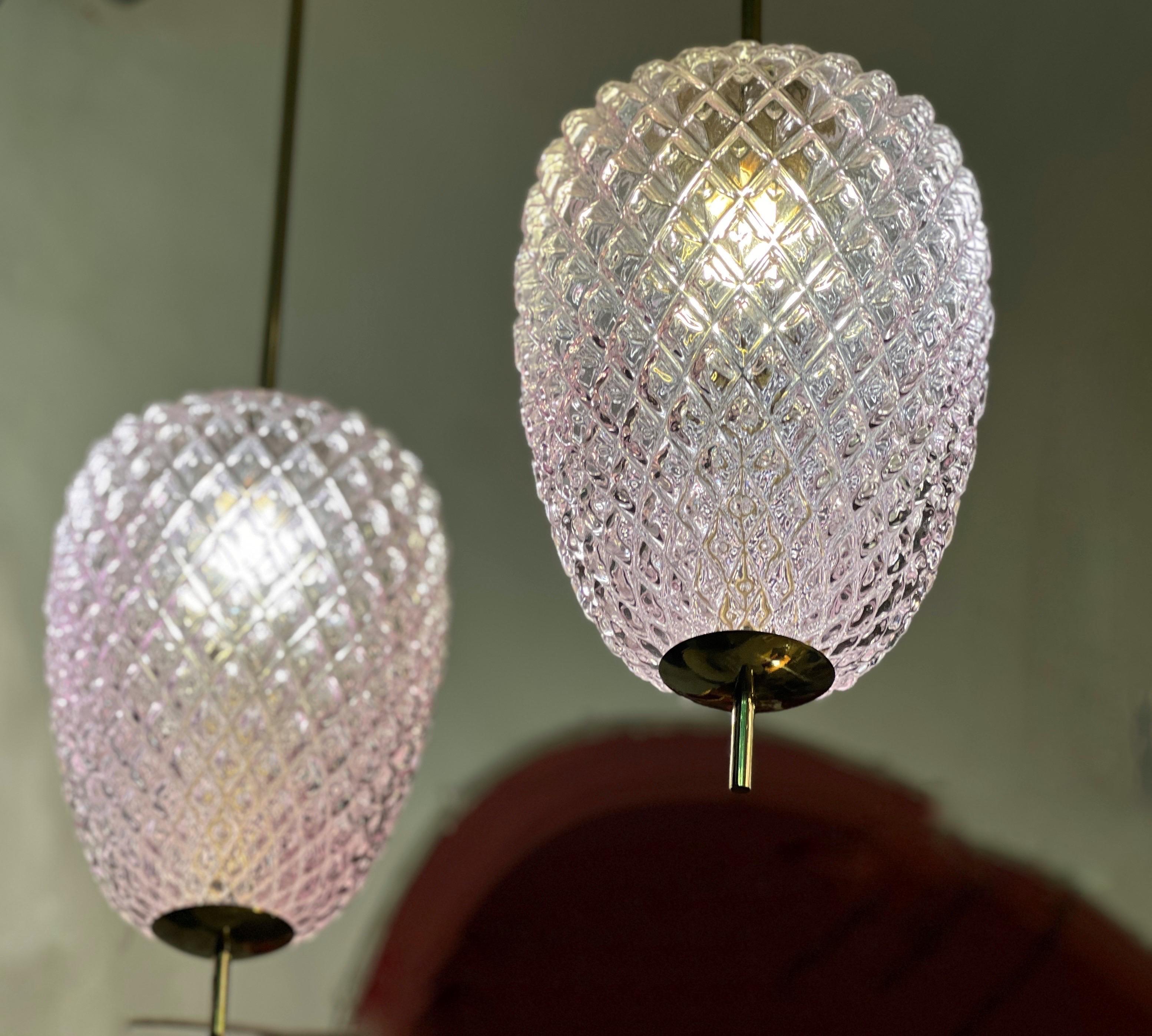 Ottone Lampade a sospensione in vetro di Murano rosa lilla con struttura in ottone, anni '80 in vendita