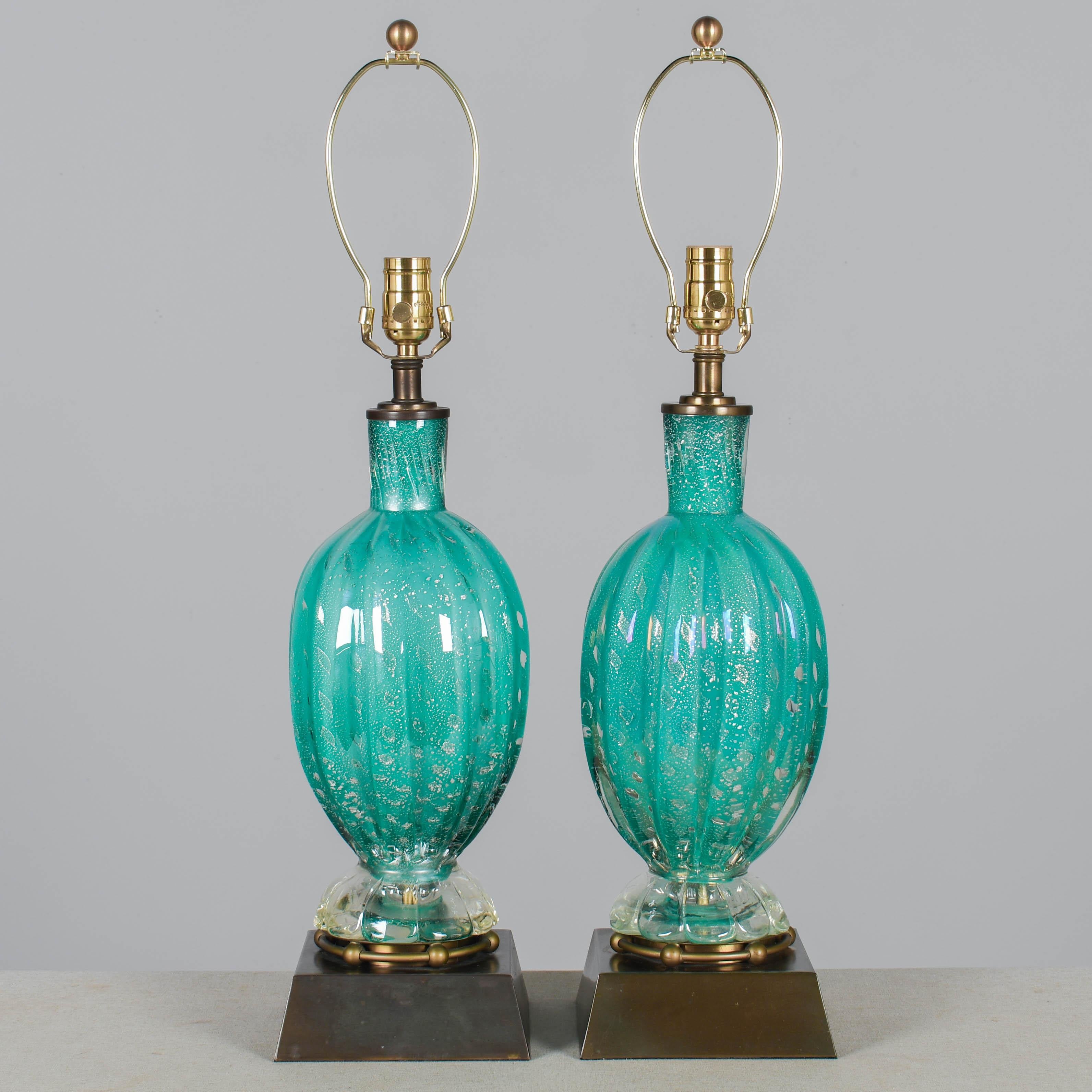 italien Paire de lampes du milieu du siècle en verre de Murano en vente