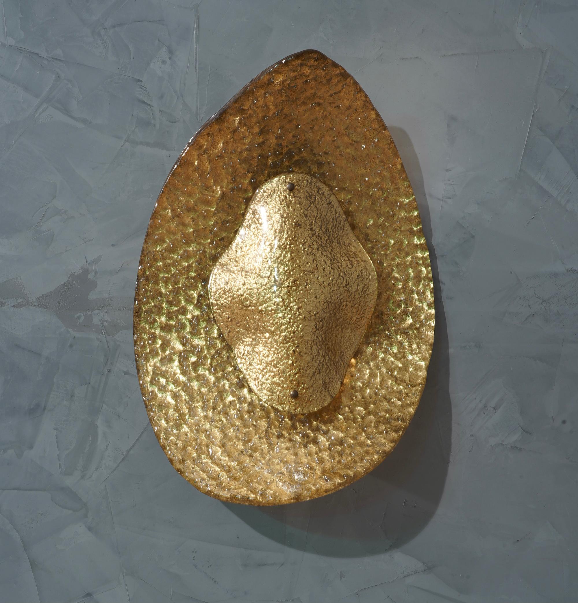 Murano Glass Midcentury Round Gold Color Wall Light, 1980 In Good Condition For Sale In Rome, IT