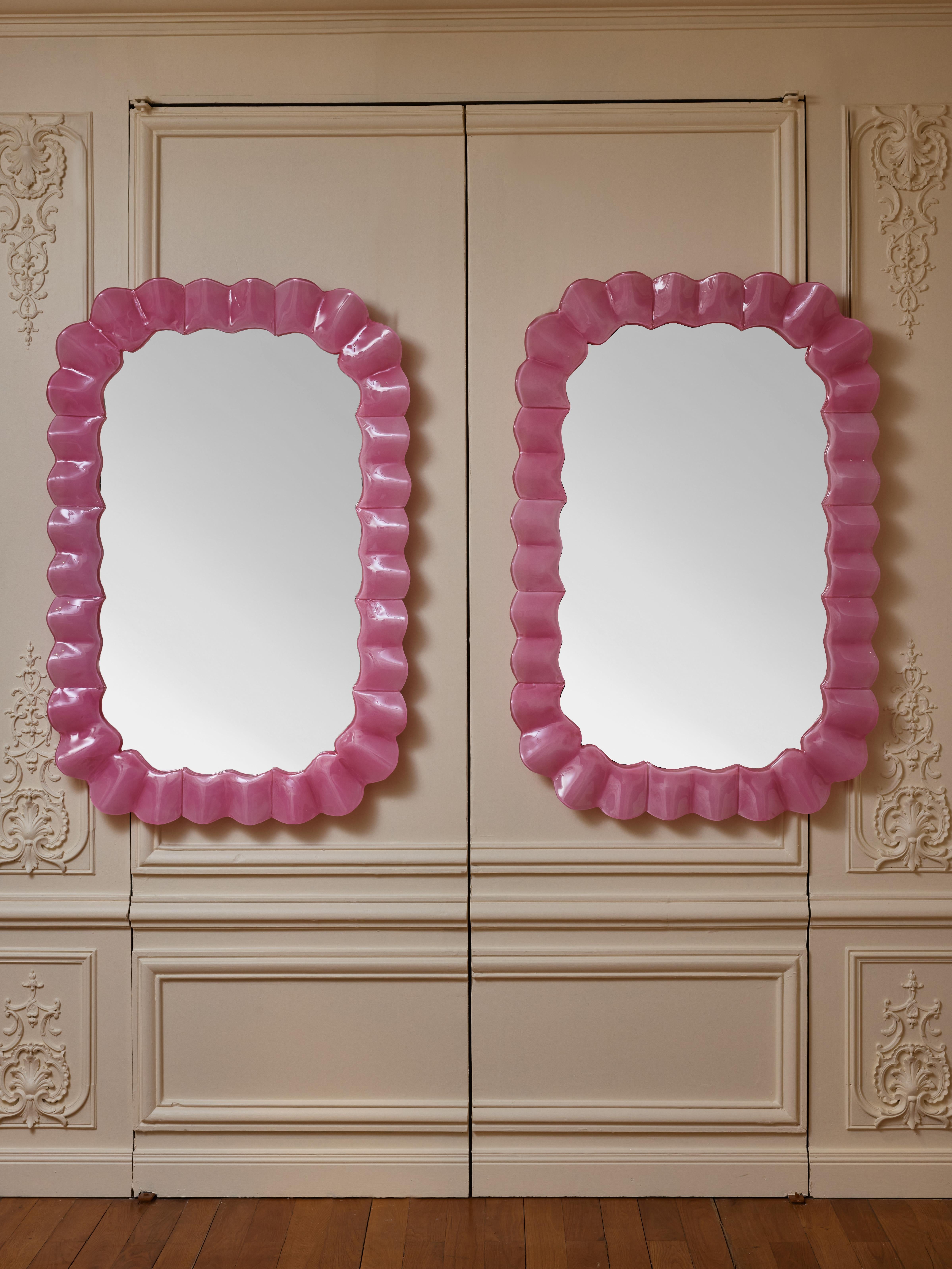 Pair of mirrors with frame in pink Murano glass.
Creation by Studio Glustin.
Italy, 2023.