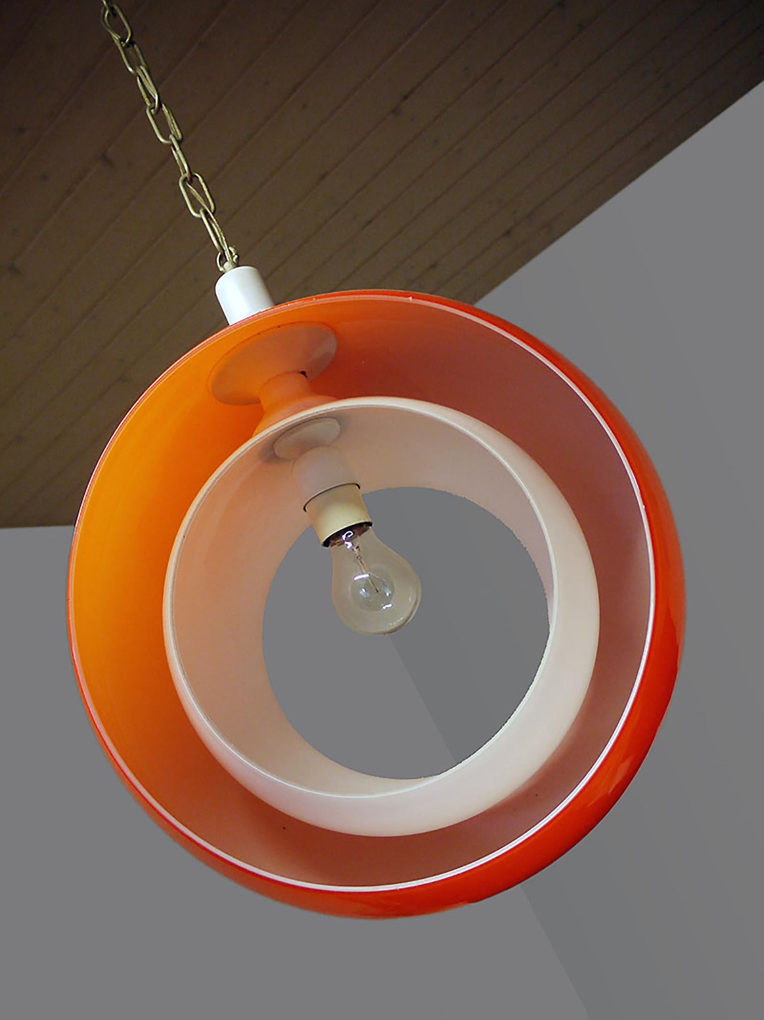 Mid-Century Modern Lampe pendante Moon en verre de Murano orange et blanc par Carlo Nason pour Murano années 1960 en vente