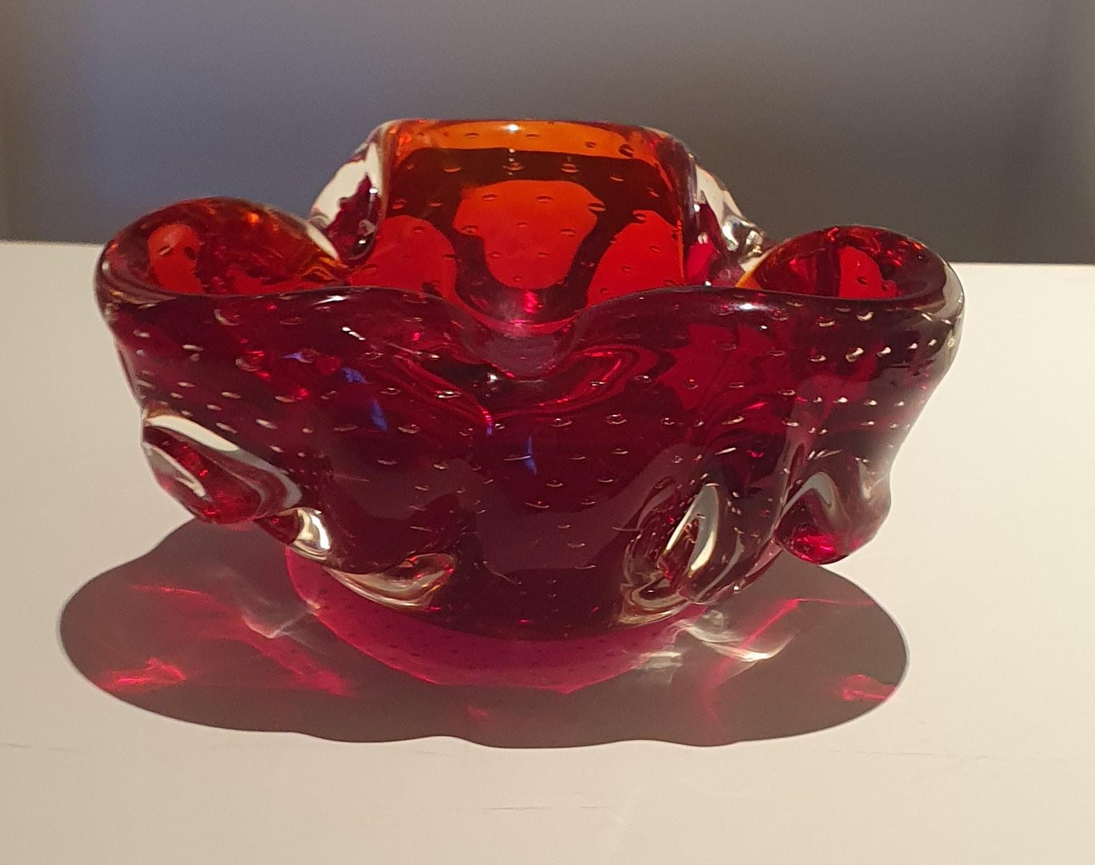 Murano Glass mouthblown dish with undulating curled edges and tiny bubbles For Sale 3