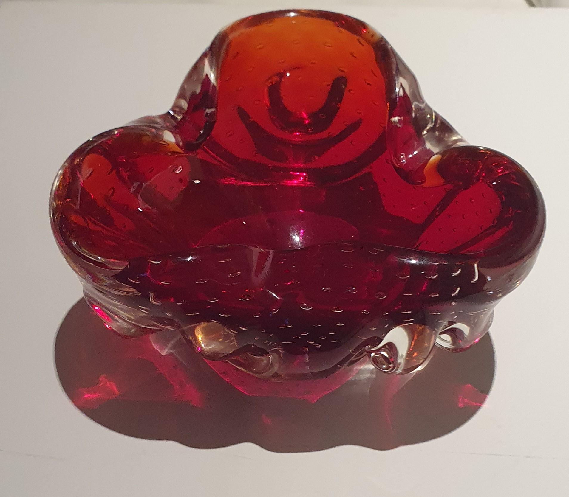 Murano Glass mouthblown dish with undulating curled edges and tiny bubbles For Sale 1
