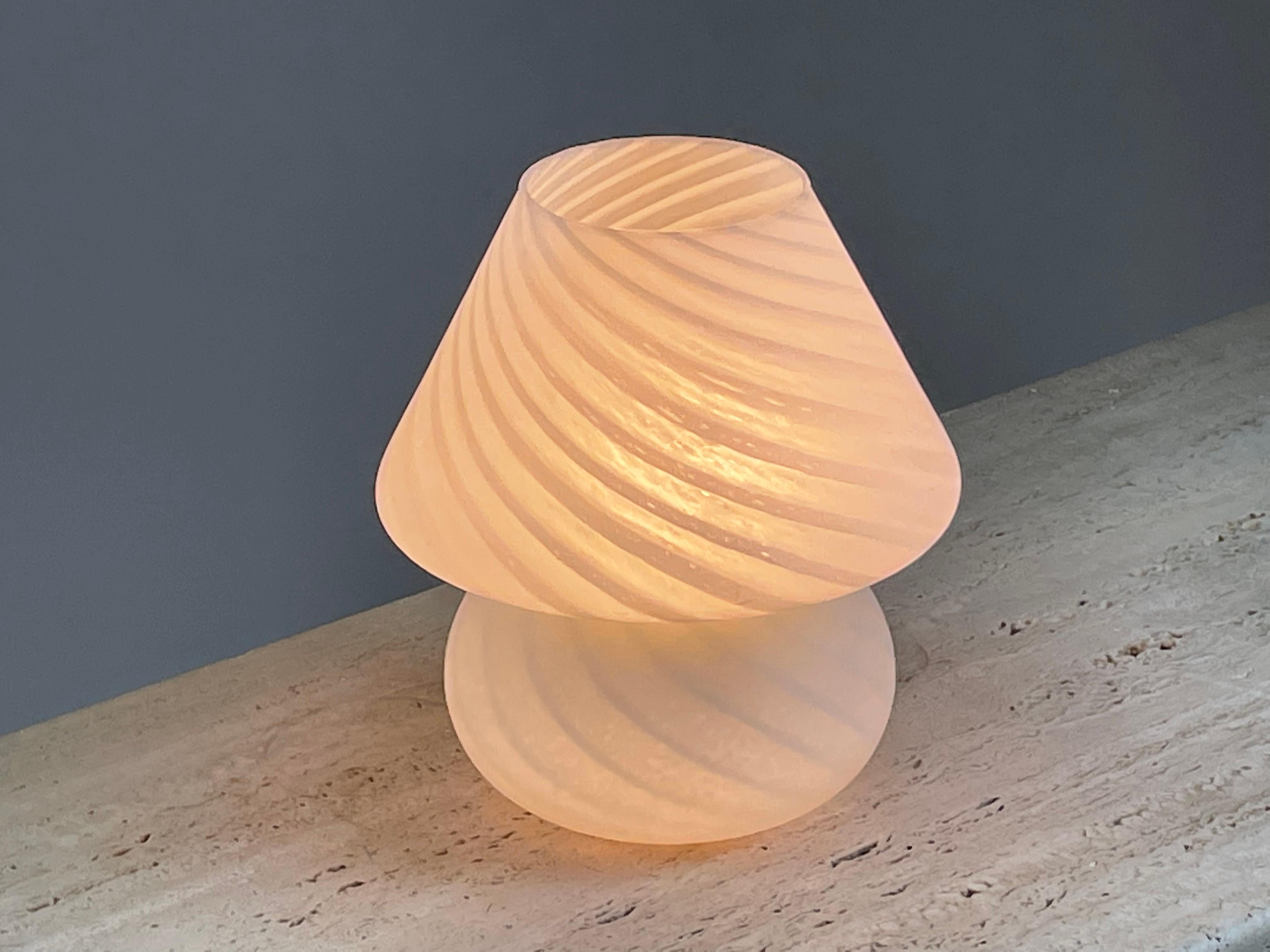 Murano Glas Pilzlampe, 1970er Jahre im Angebot 5