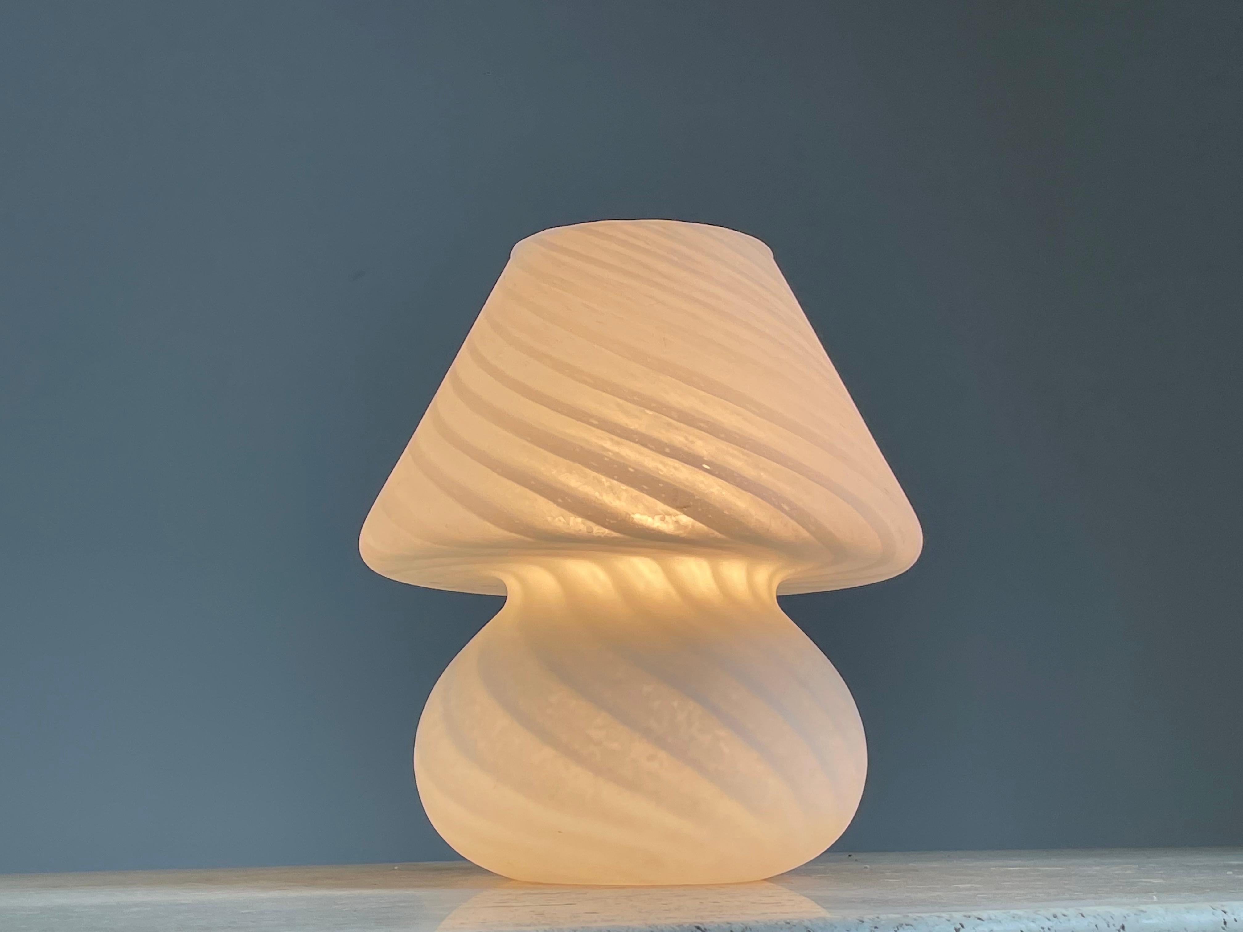 Murano Glas Pilzlampe, 1970er Jahre im Angebot 7