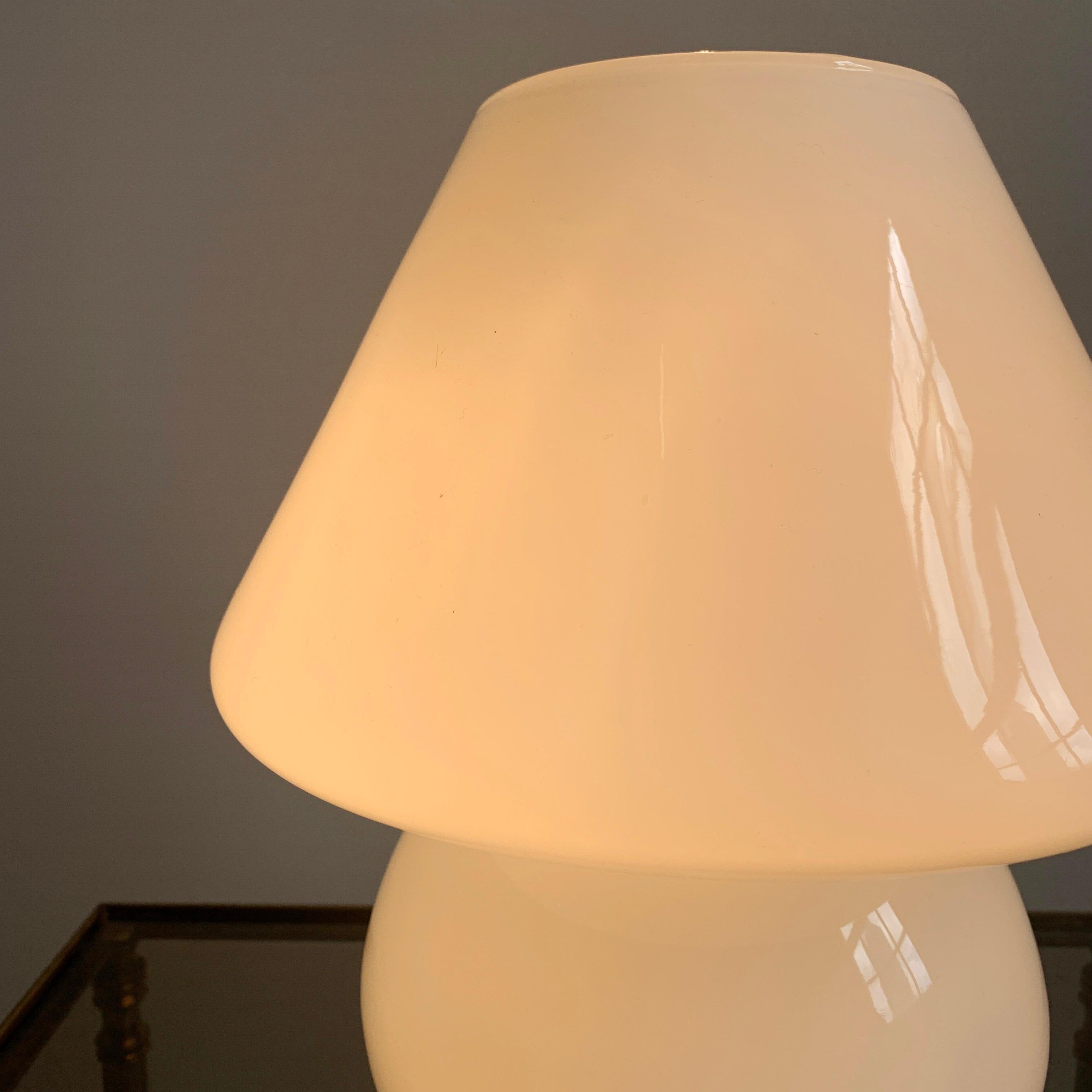 Murano Glass Mushroom Lamp, 1970's In Good Condition In Hastings, GB