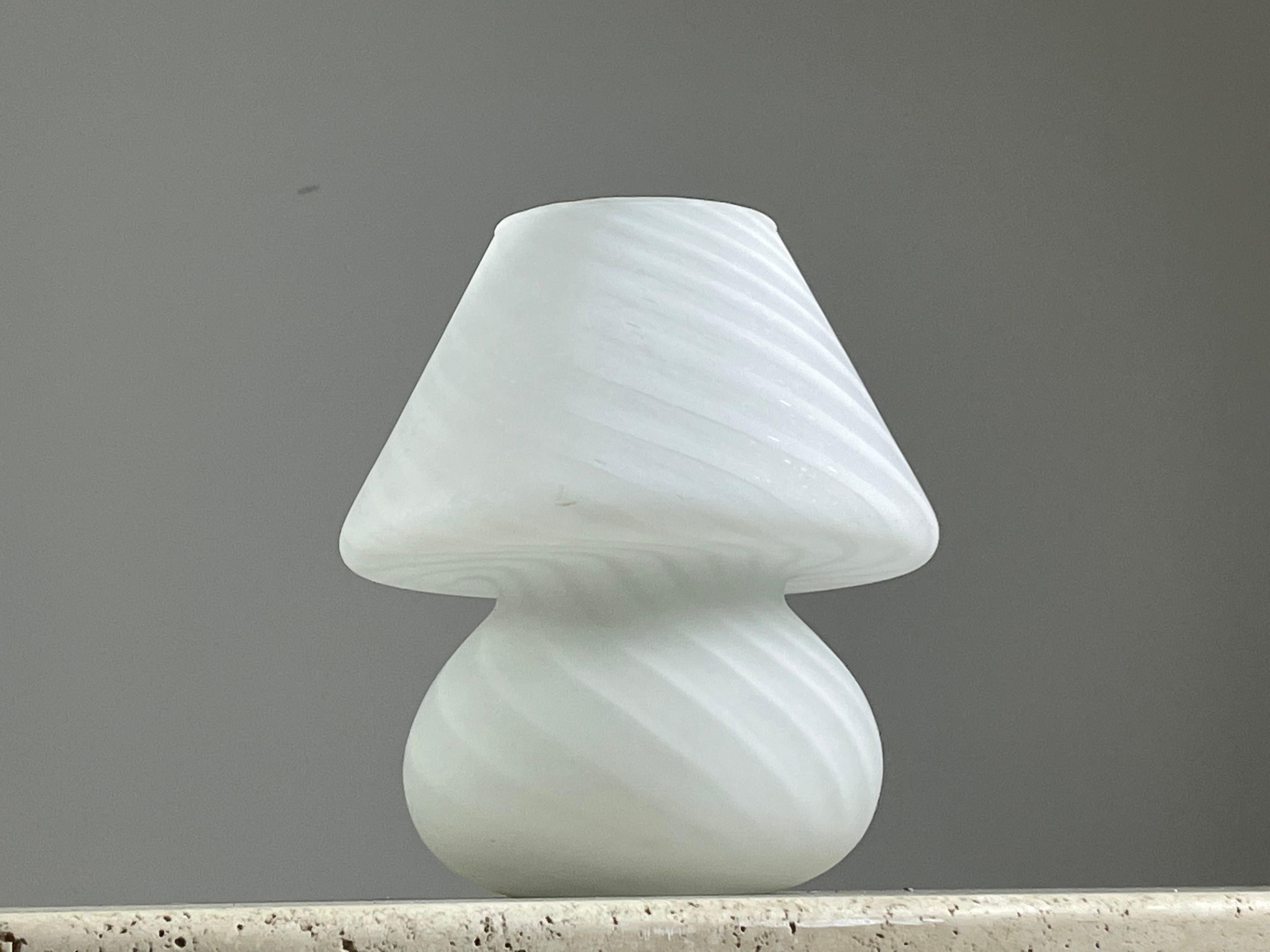 Murano Glas Pilzlampe, 1970er Jahre im Angebot 2