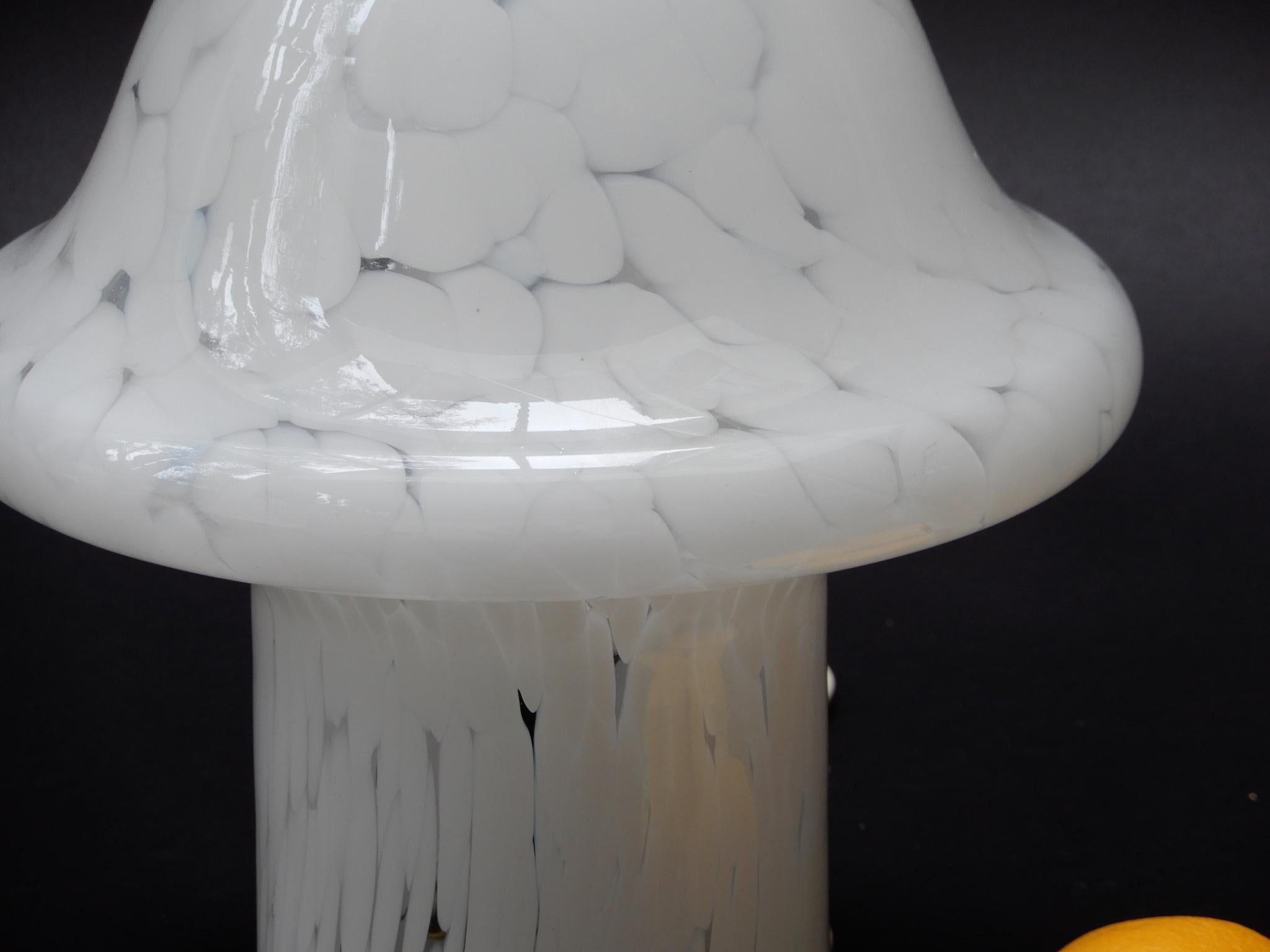 Murano Glass Mushroom Shaped Table Lamp, 1970s In Good Condition In London, GB