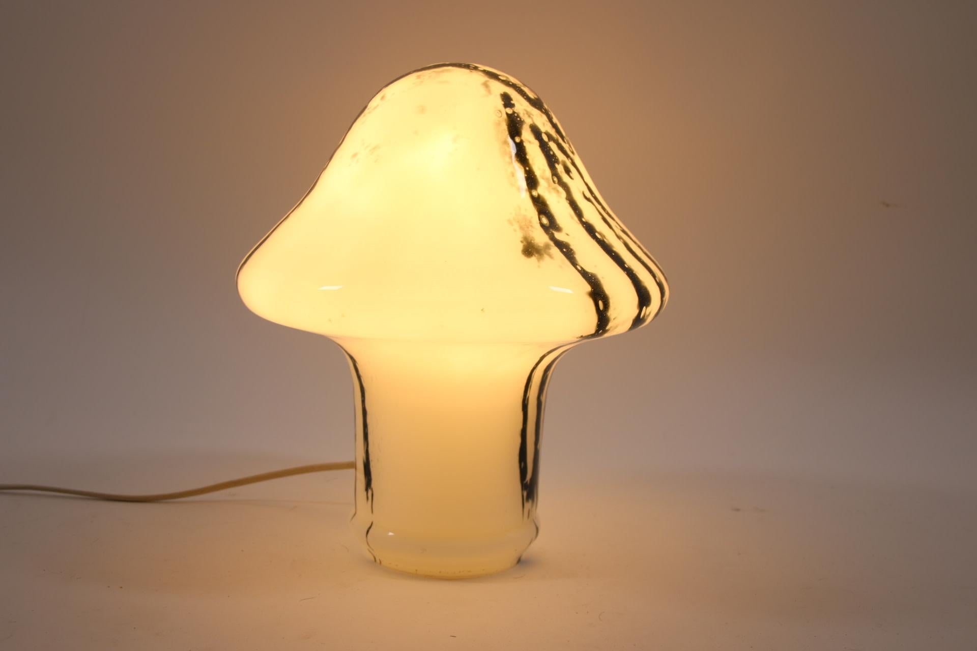 Murano Glass Mushroom Table Lamp Black and White coller For Sale 3
