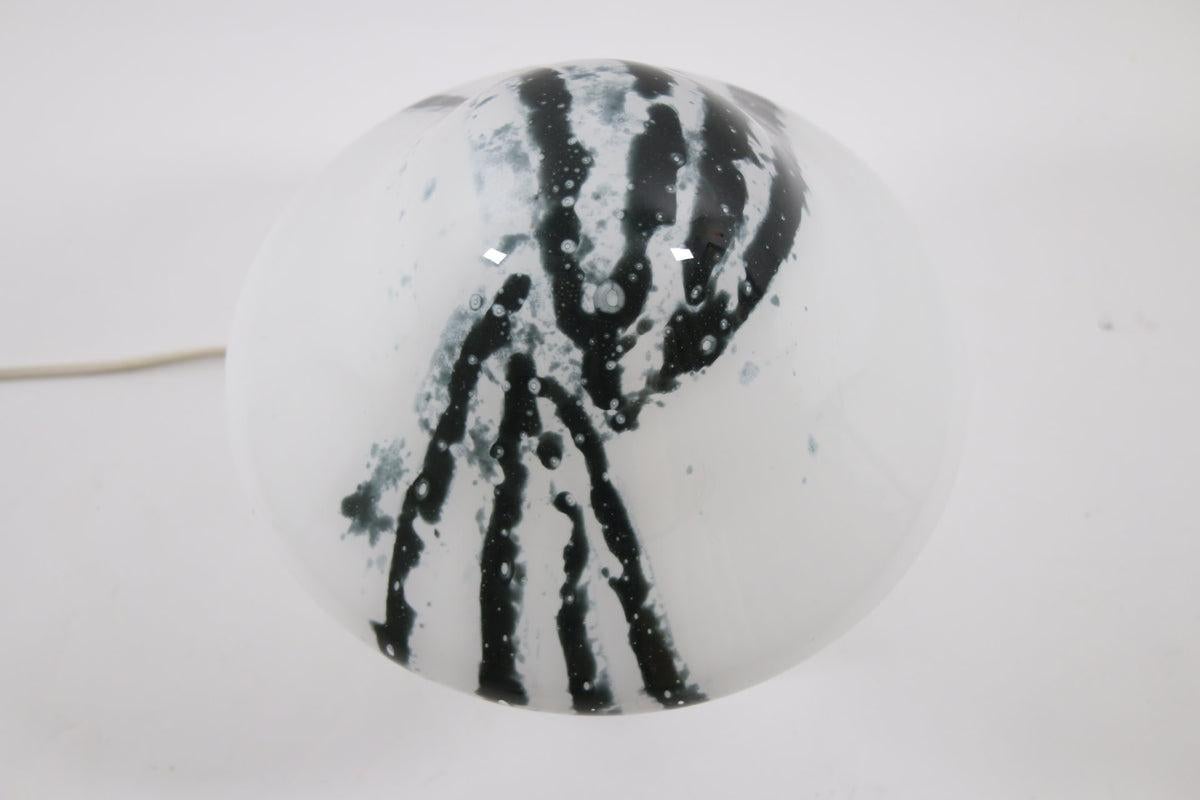 Mid-Century Modern Murano Glass Mushroom Table Lamp Black and White coller For Sale