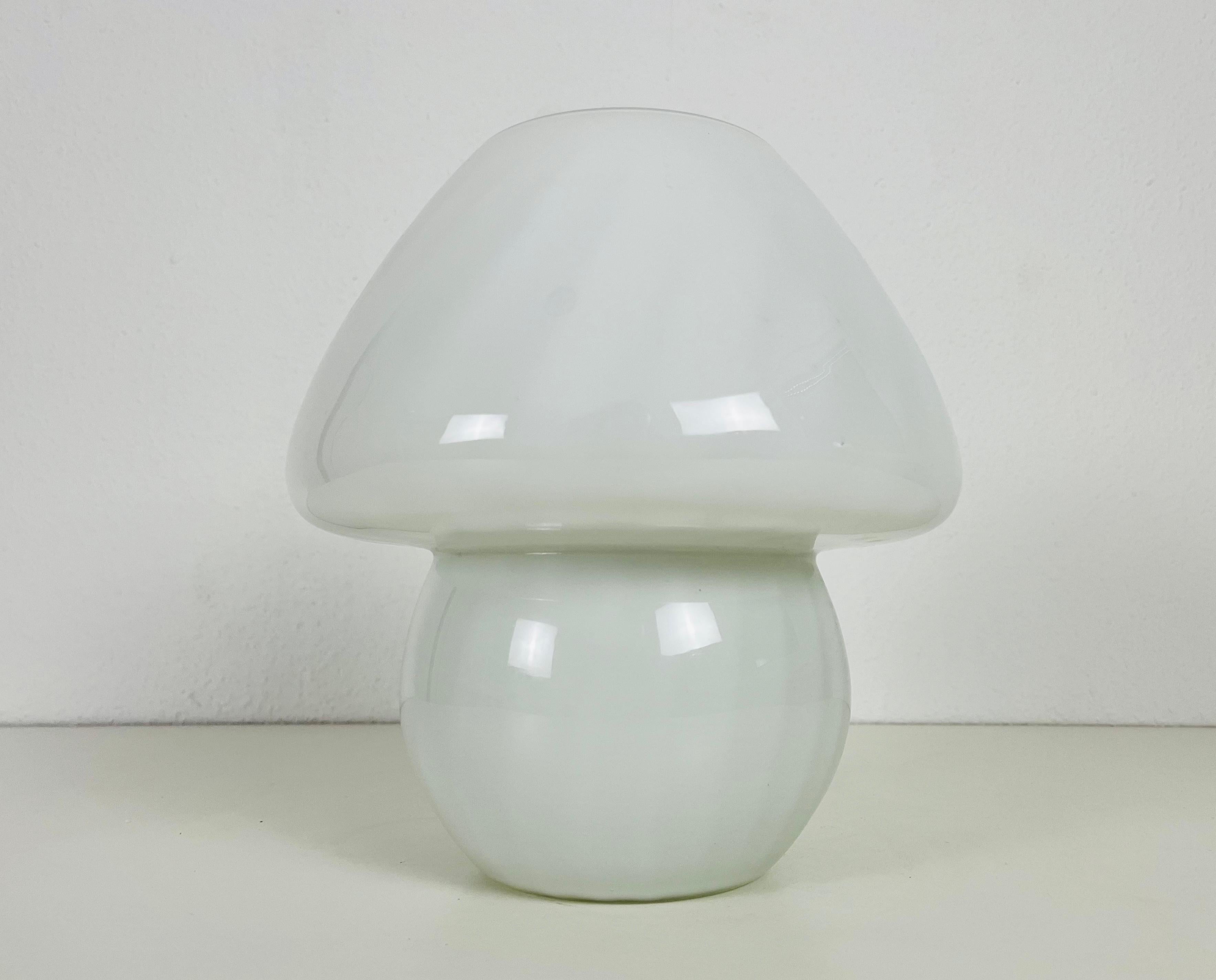 Lampe de table champignon en verre de Murano par Vetri D'Arte, Italie, 1970 Bon état - En vente à Hagenbach, DE