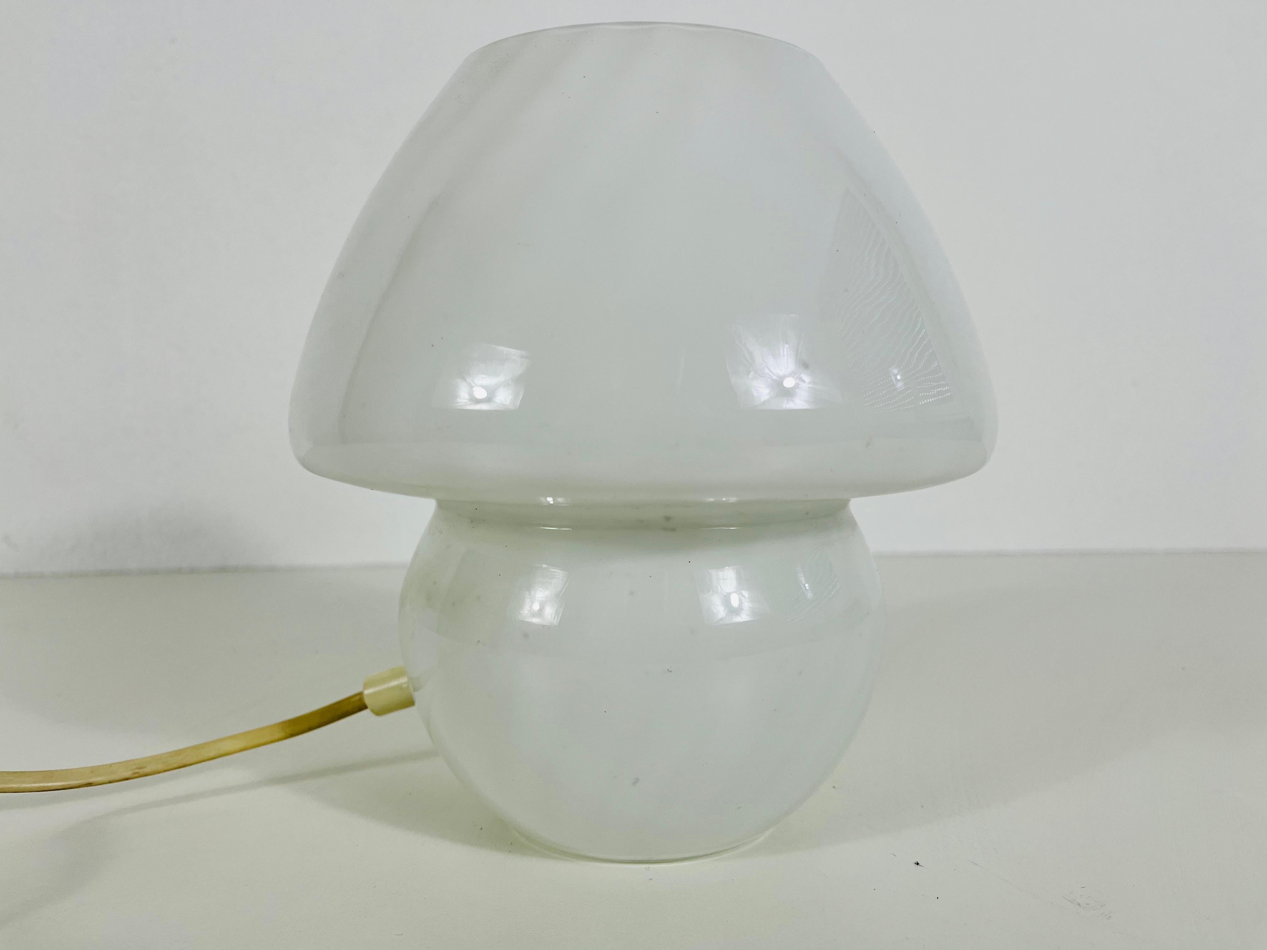 Murano Glass Mushroom Table Lamp by Vetri d‘Arte, Italy, 1970s In Good Condition For Sale In Hagenbach, DE