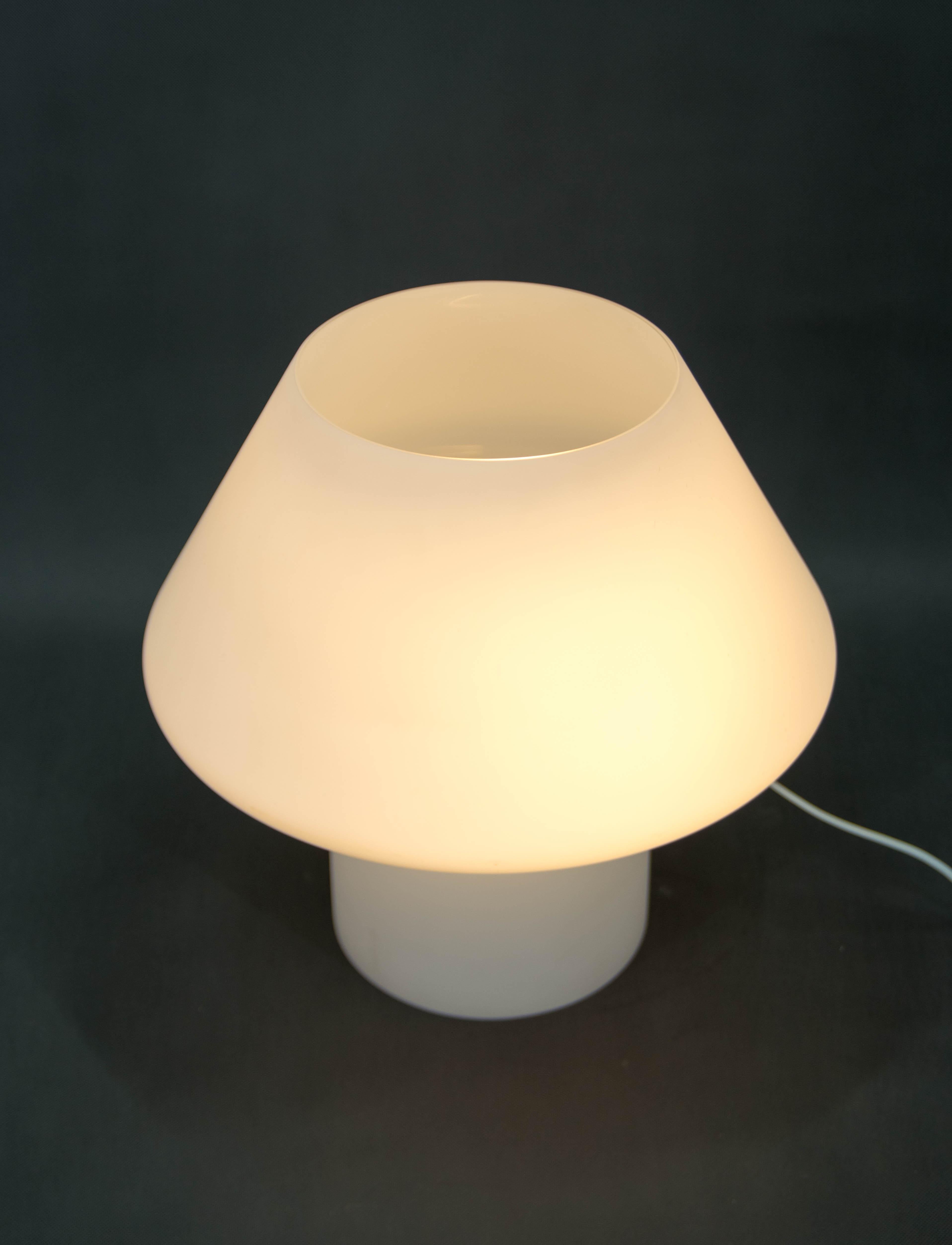 Lampe de table champignon en verre de Murano, Italie, années 2000 Excellent état - En vente à Praha, CZ