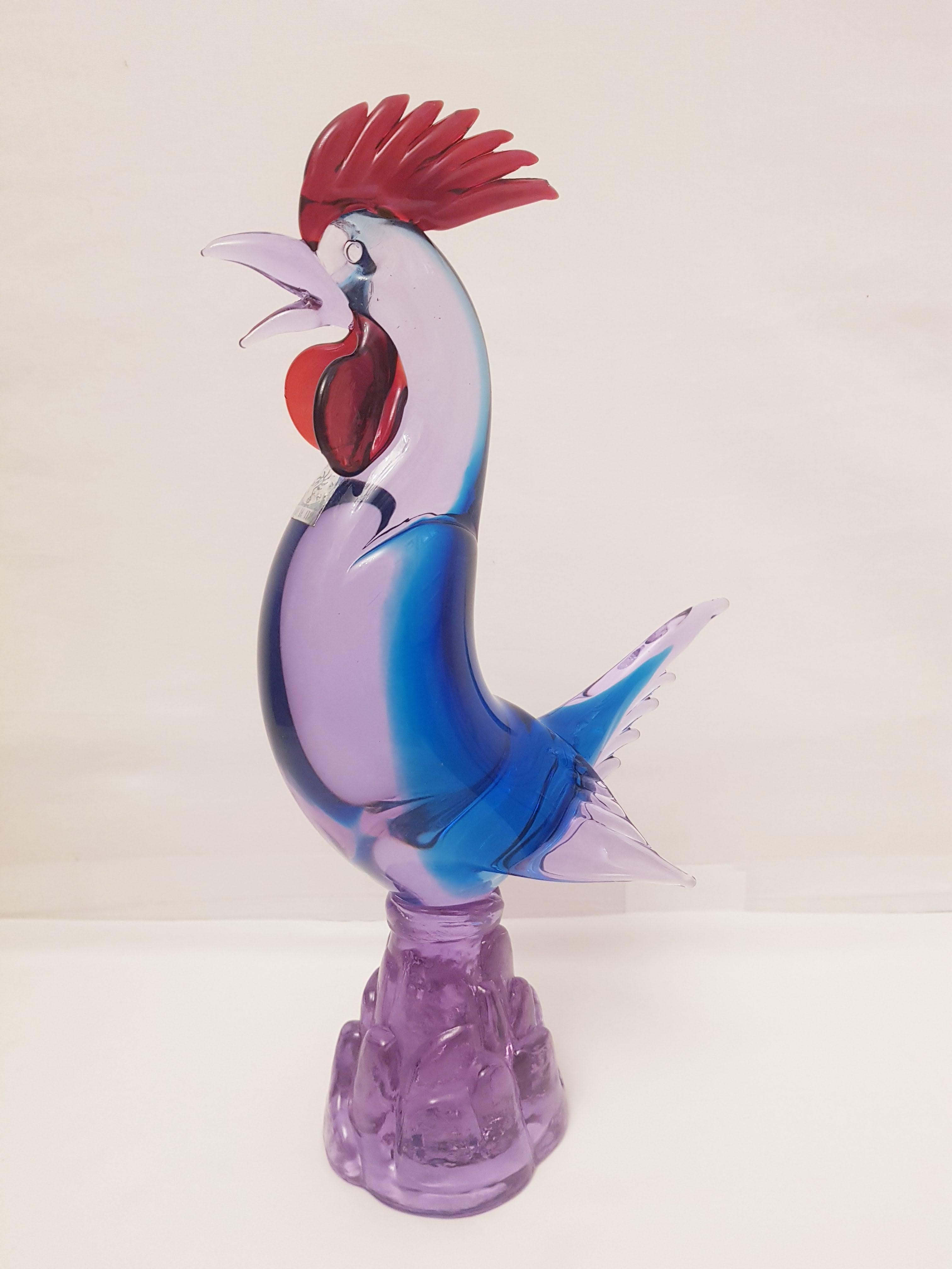 Beautiful vitange Murano glass neodymium alexandrite colour-changing sommerso rooster in purple, blue and red, attributed to Galliano Ferro for Vetri Cenedese; years 1960-1970. In excellent condition and with original sticker present.