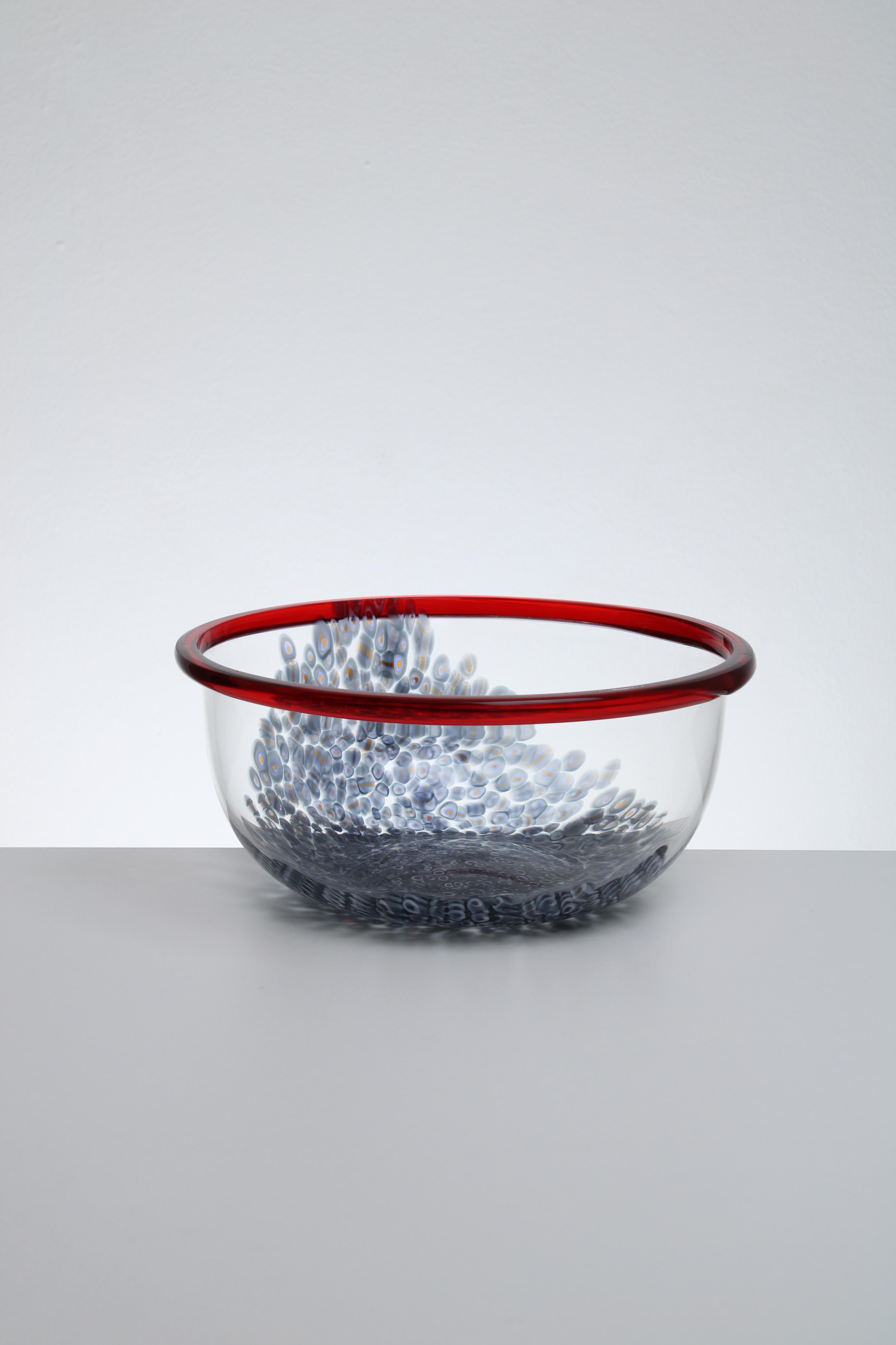 Murano glass bowl from the Neverrino series. Designed by Luciano Vistosi. This bowl is made by one of the most well-known glassmakers in Italy. Vistosi is a glass-works producer who make their glass on the island Murano, next to Venice. All of their