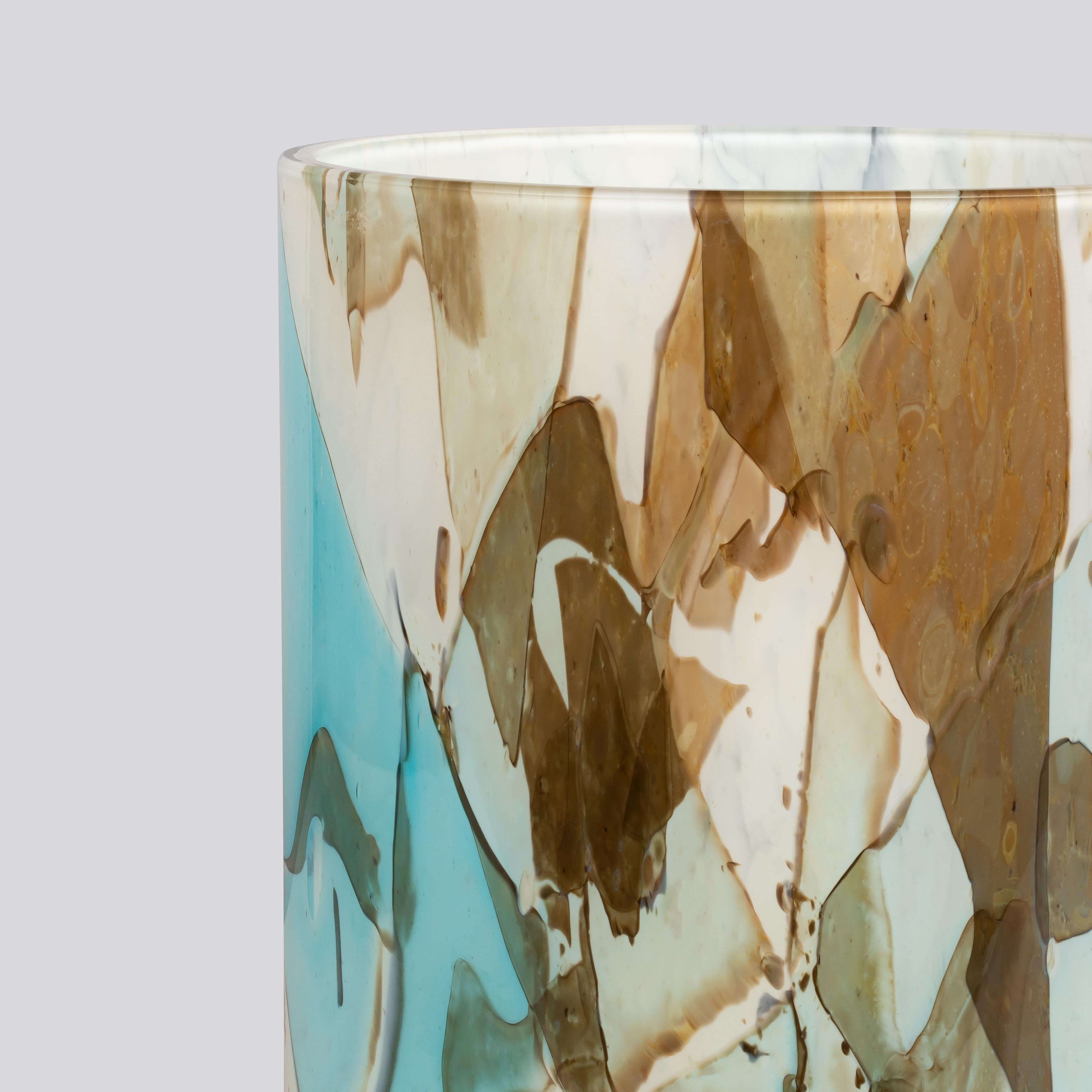 Stories of Italy Large Vase in Murano blown glass is expertly crafted in Venice using our distinctive Nougat technique. This exceptional vase features a captivating fusion of ever-changing hues created by delicately melting colored glass shards onto