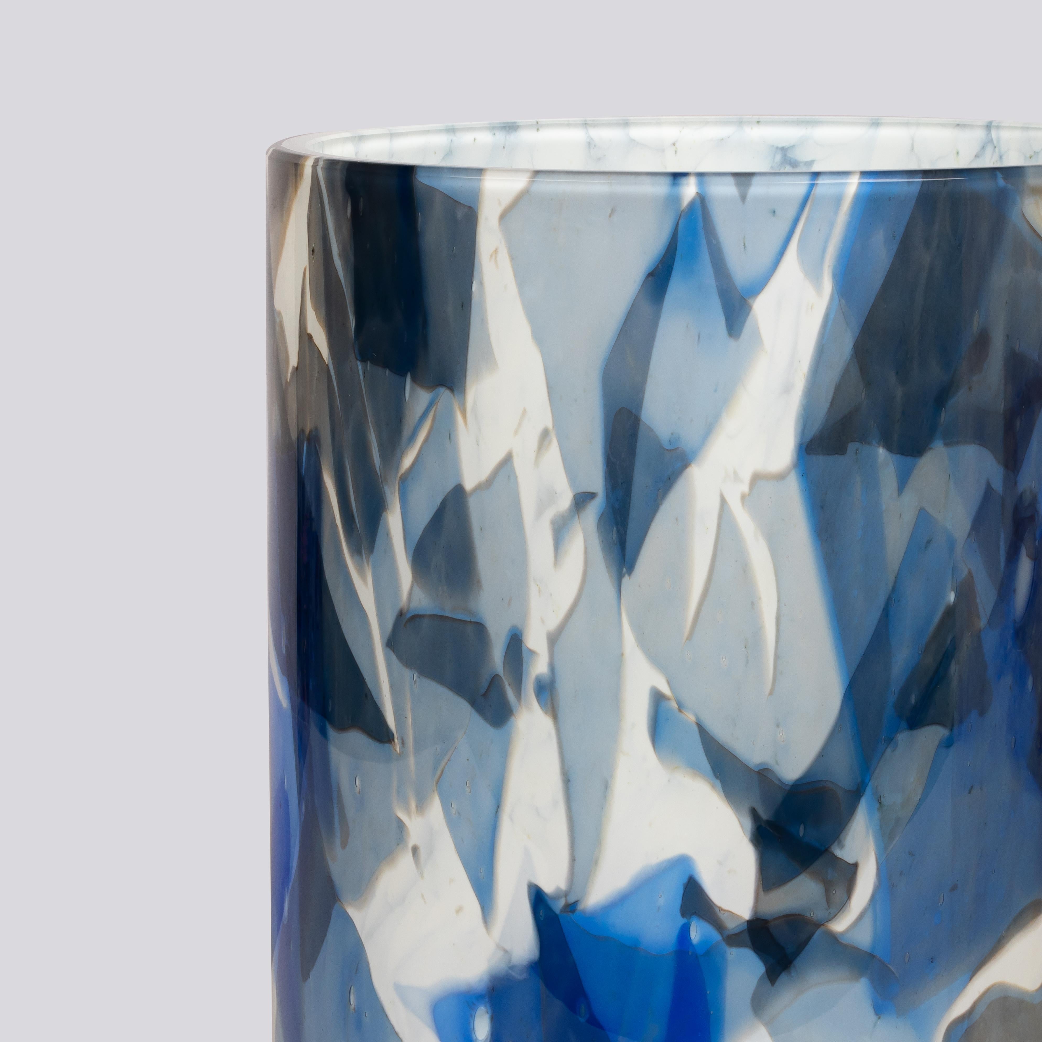 Stories of Italy Large Vase in Murano blown glass is expertly crafted in Venice using our distinctive Nougat technique. This exceptional vase features a captivating fusion of ever-changing hues created by delicately melting colored glass shards onto