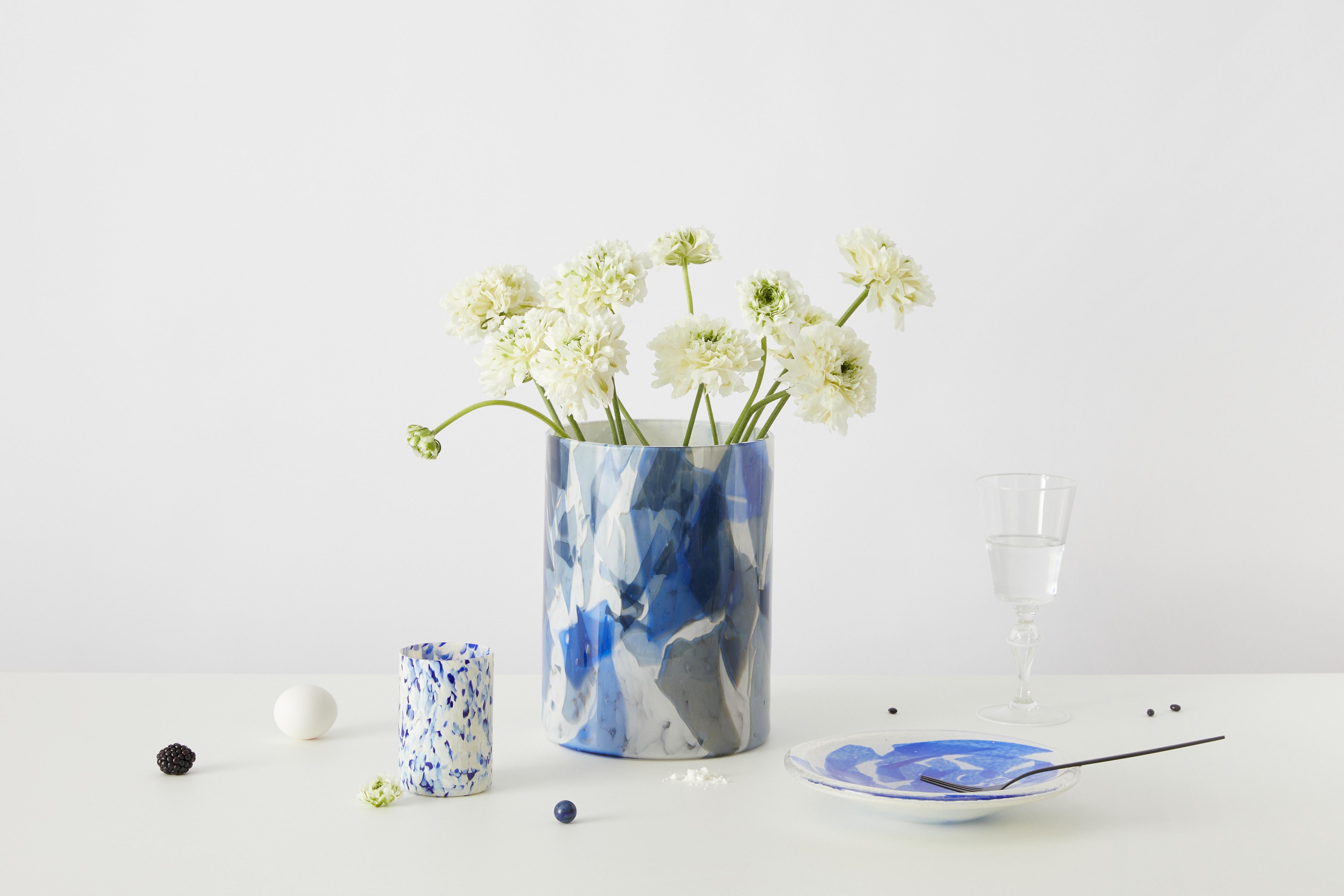Fait main Grand vase en verre de Murano bleu nougat par Stories of Italy en vente