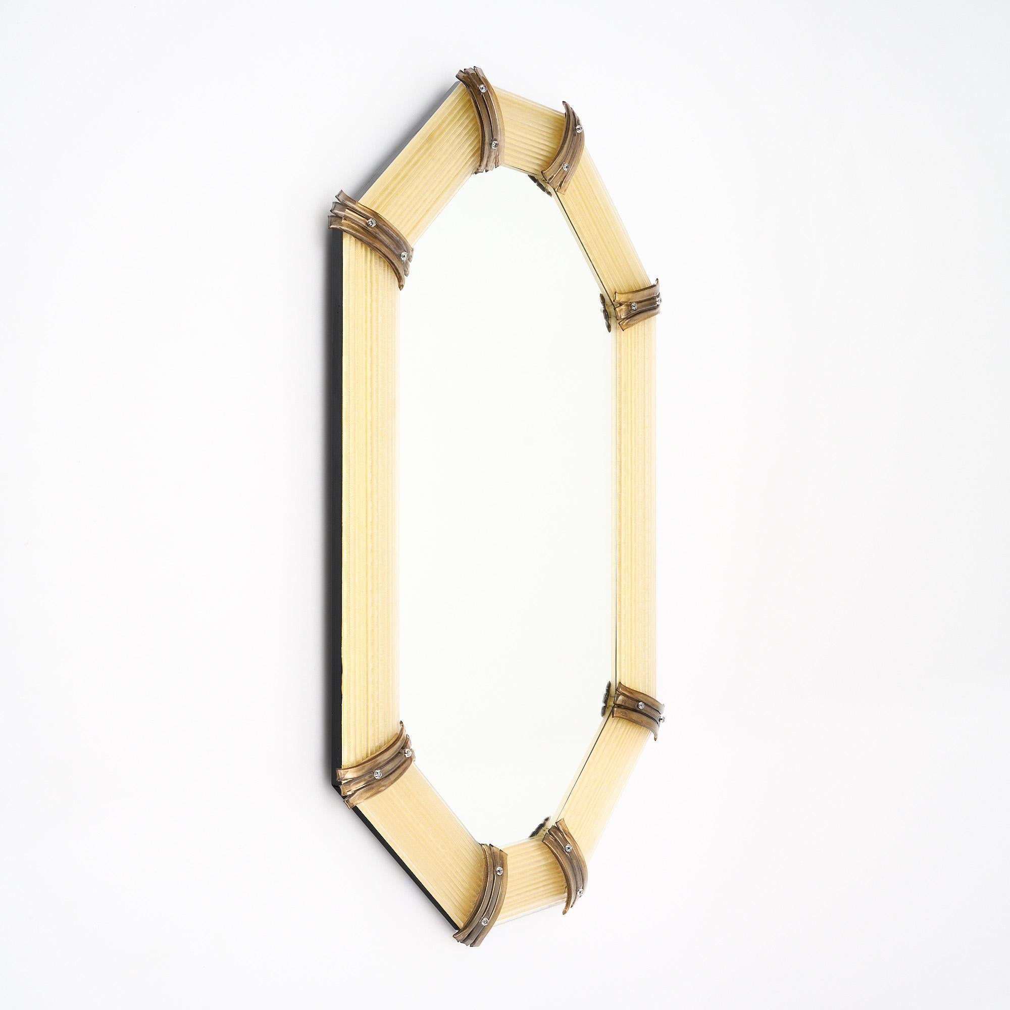 Miroir en verre de Murano réalisé par l'emblématique société vénitienne de verre et de miroirs 