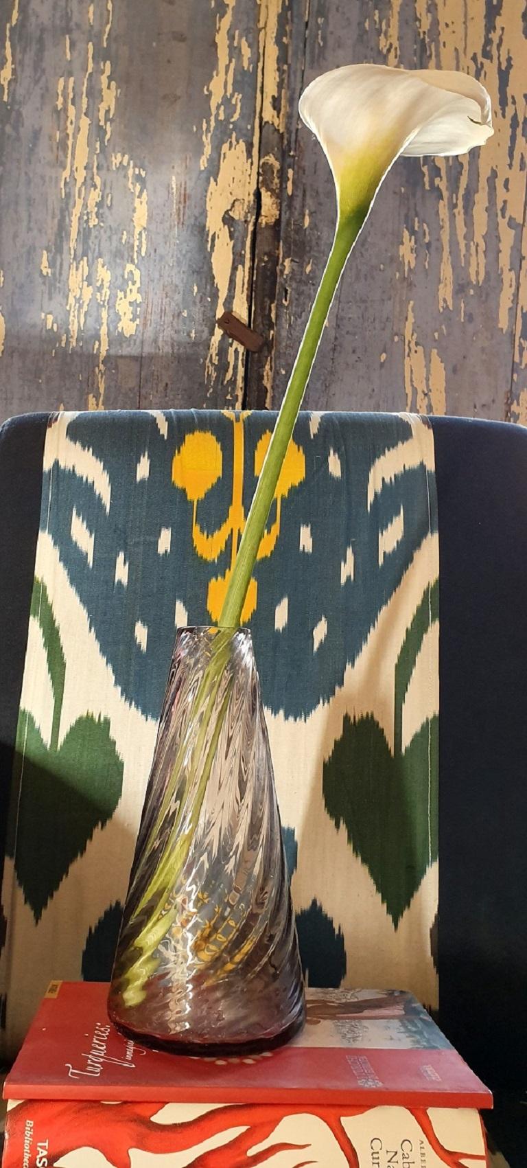 Muranoglas Vase mit einer Blume aus Muranoglas (21. Jahrhundert und zeitgenössisch) im Angebot