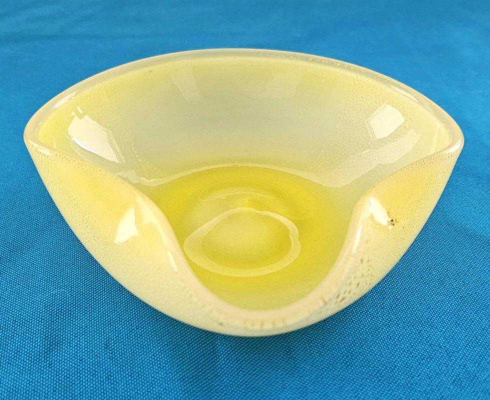 Murano Glass Opaline Yellow Bowl with Gold Polveri/Fleck For Sale 2