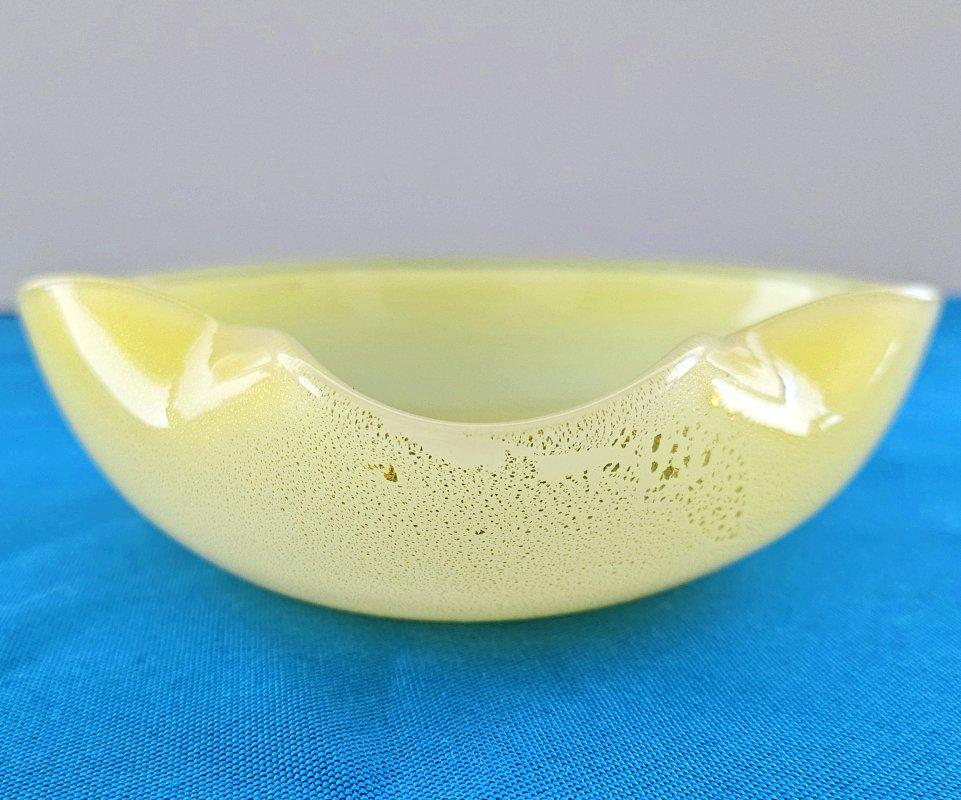 Murano Glass Opaline Yellow Bowl with Gold Polveri/Fleck For Sale 1