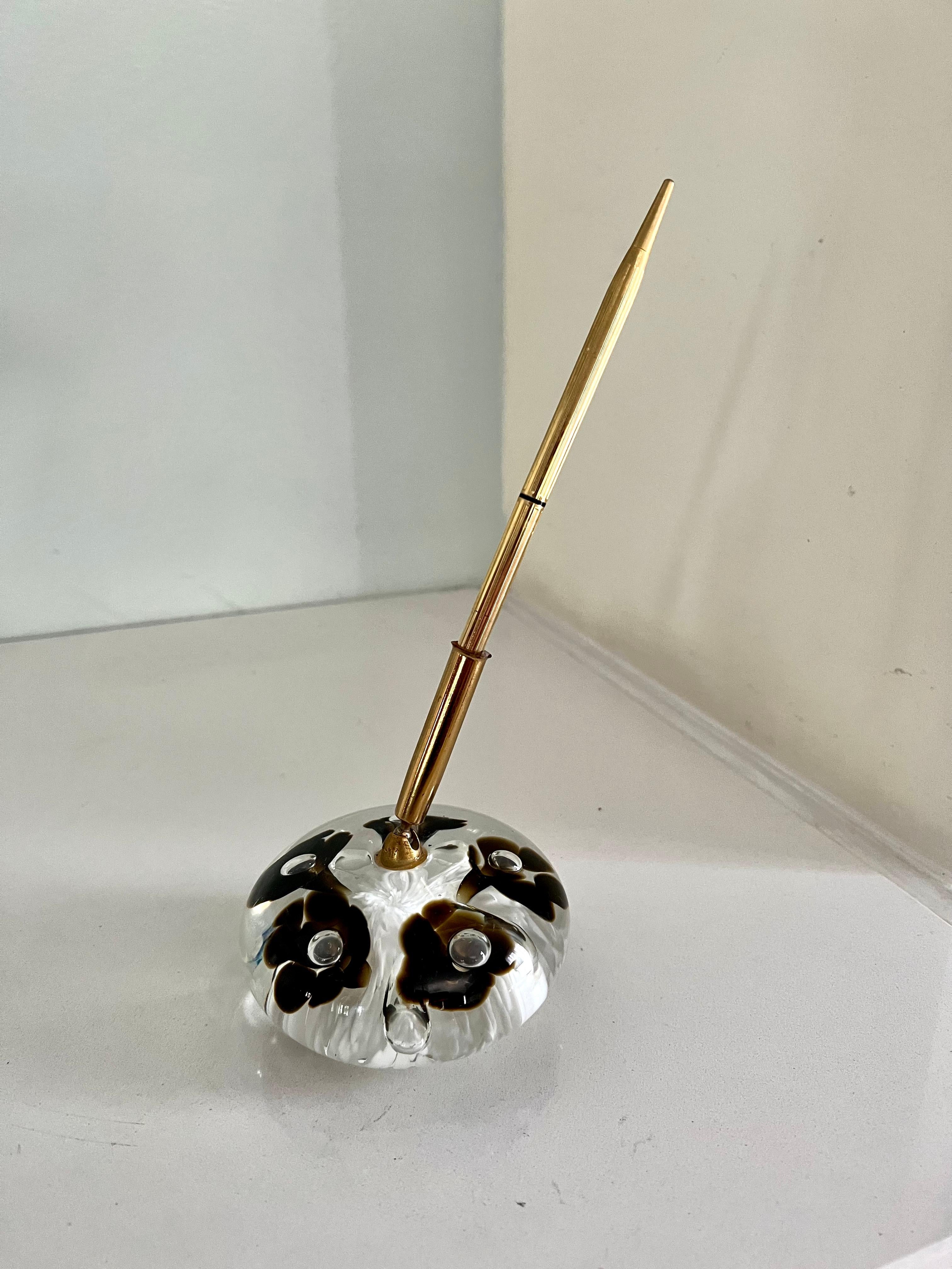 Murano Glass Paper Weight with Gold Desk Pen For Sale 1