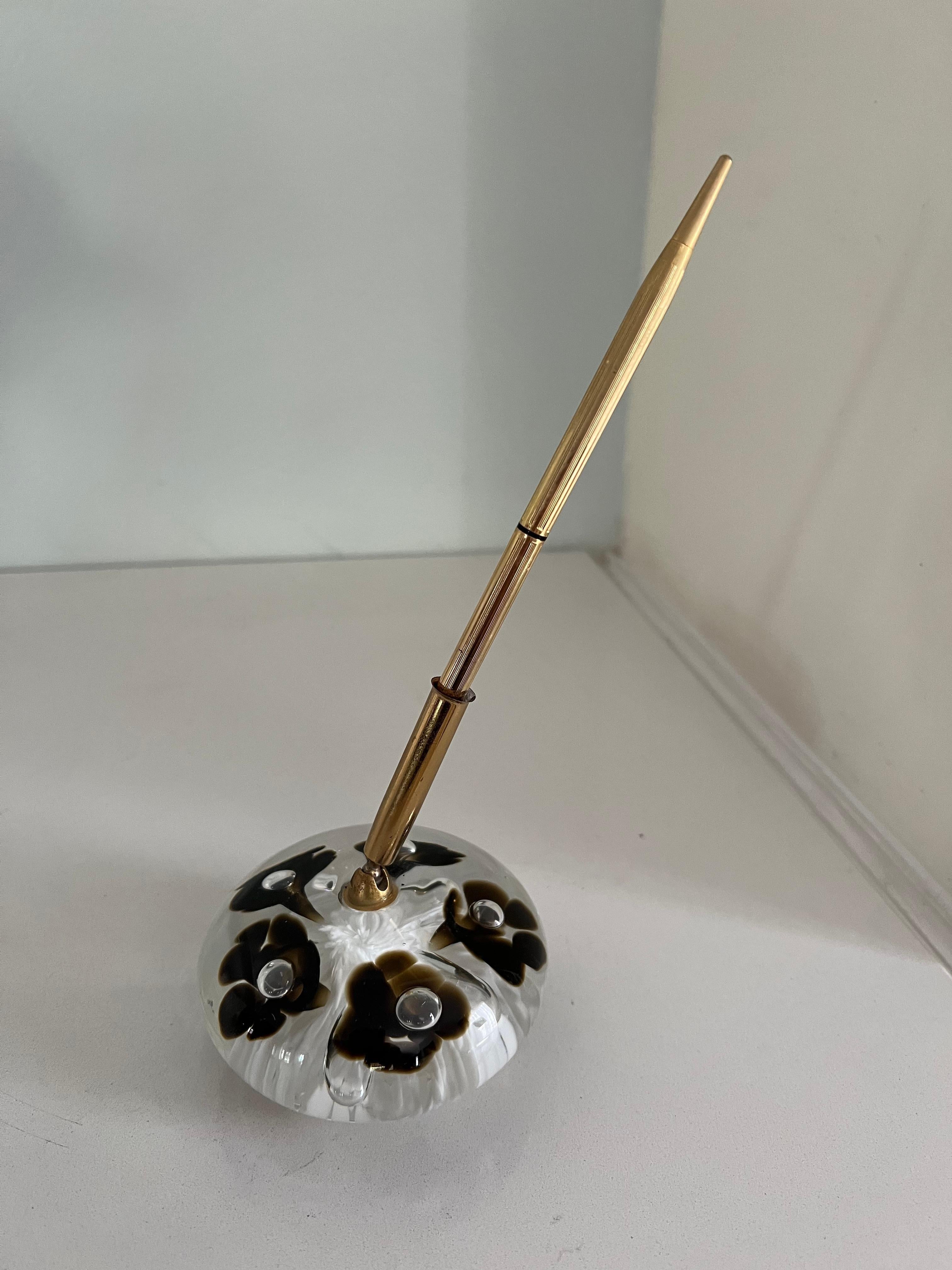 Murano Glass Paper Weight with Gold Desk Pen For Sale 3
