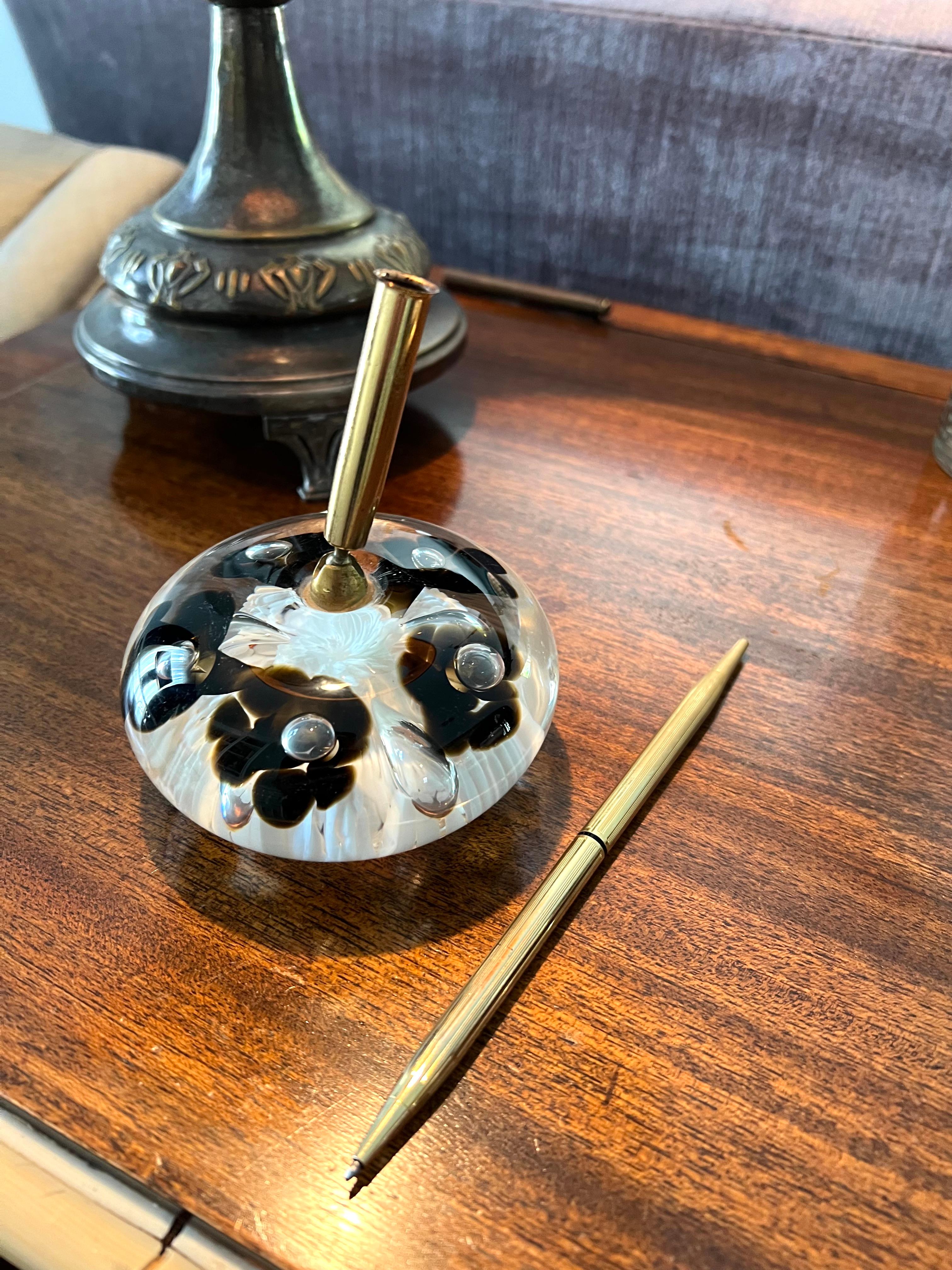 Murano Glass Paper Weight with Gold Desk Pen In Good Condition For Sale In Los Angeles, CA