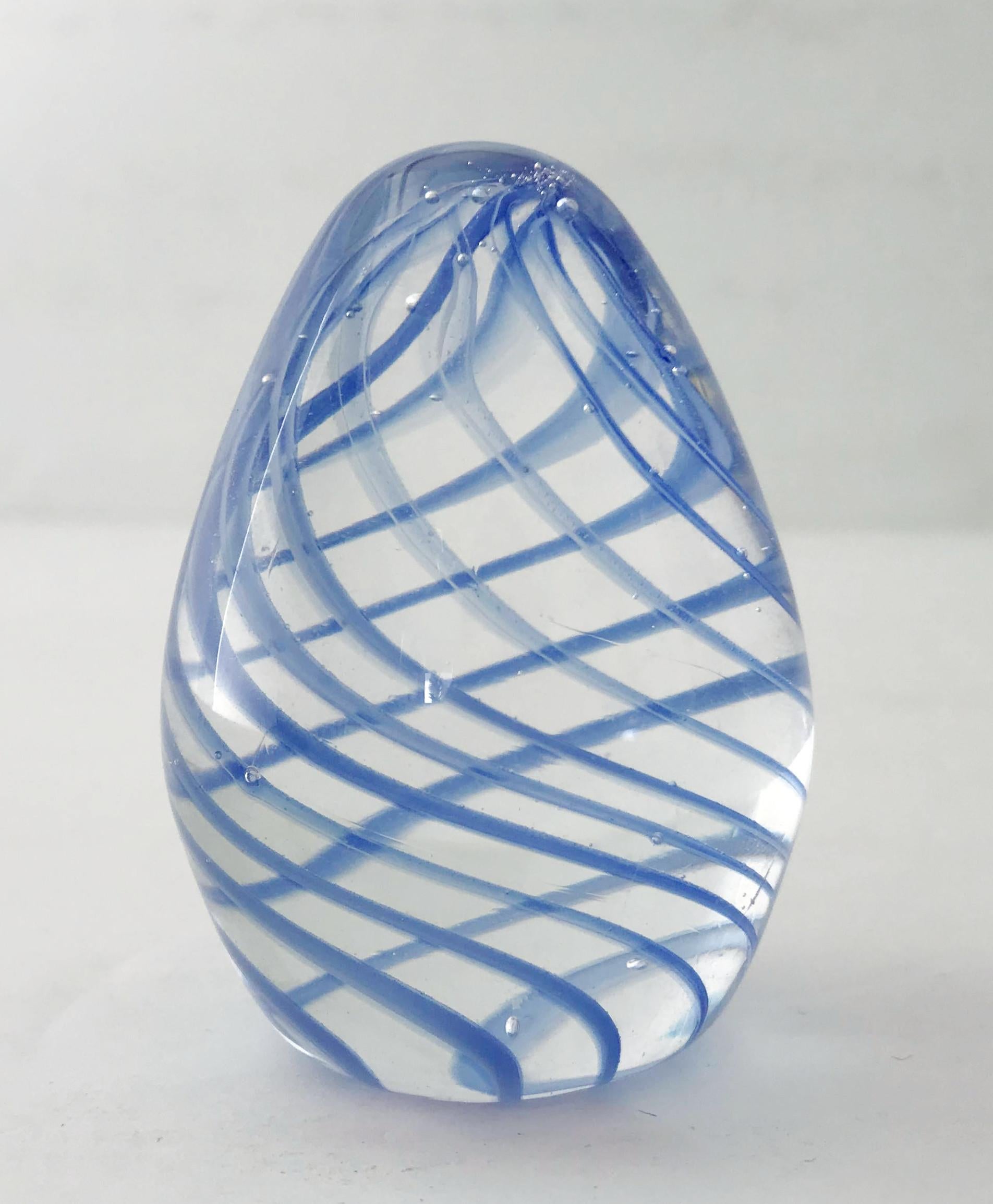 Vintage Italian egg shaped Murano glass paperweight hand blown with blue swirls / Made in Italy, circa 1960s.
Measures: diameter 1.75 inches / height 2.5 inches
1 in stock in Palm Springs ON 50% OFF SALE for $149 !
Order reference #: FABIOLTD