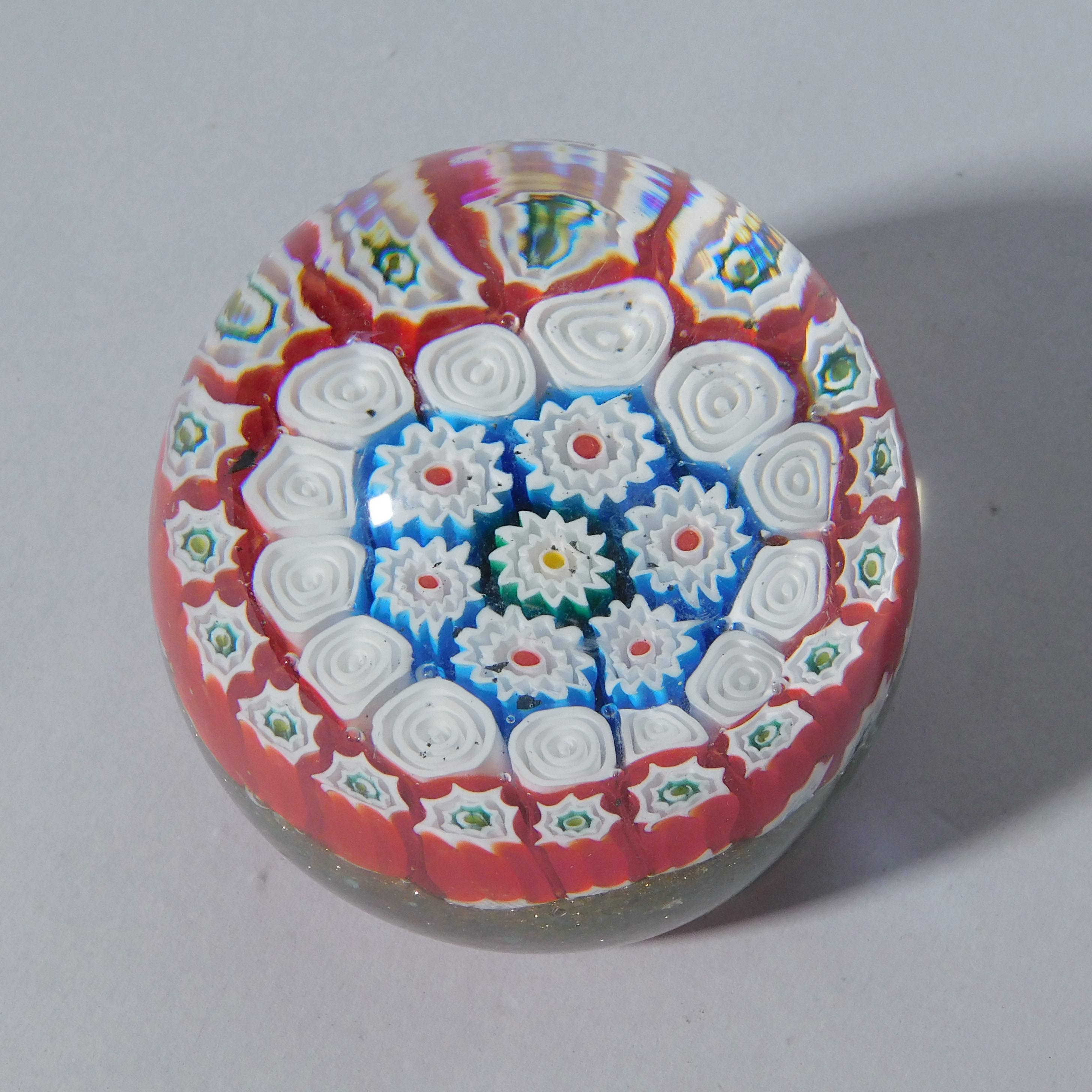 Italiano Fermacarte in vetro di Murano in vendita