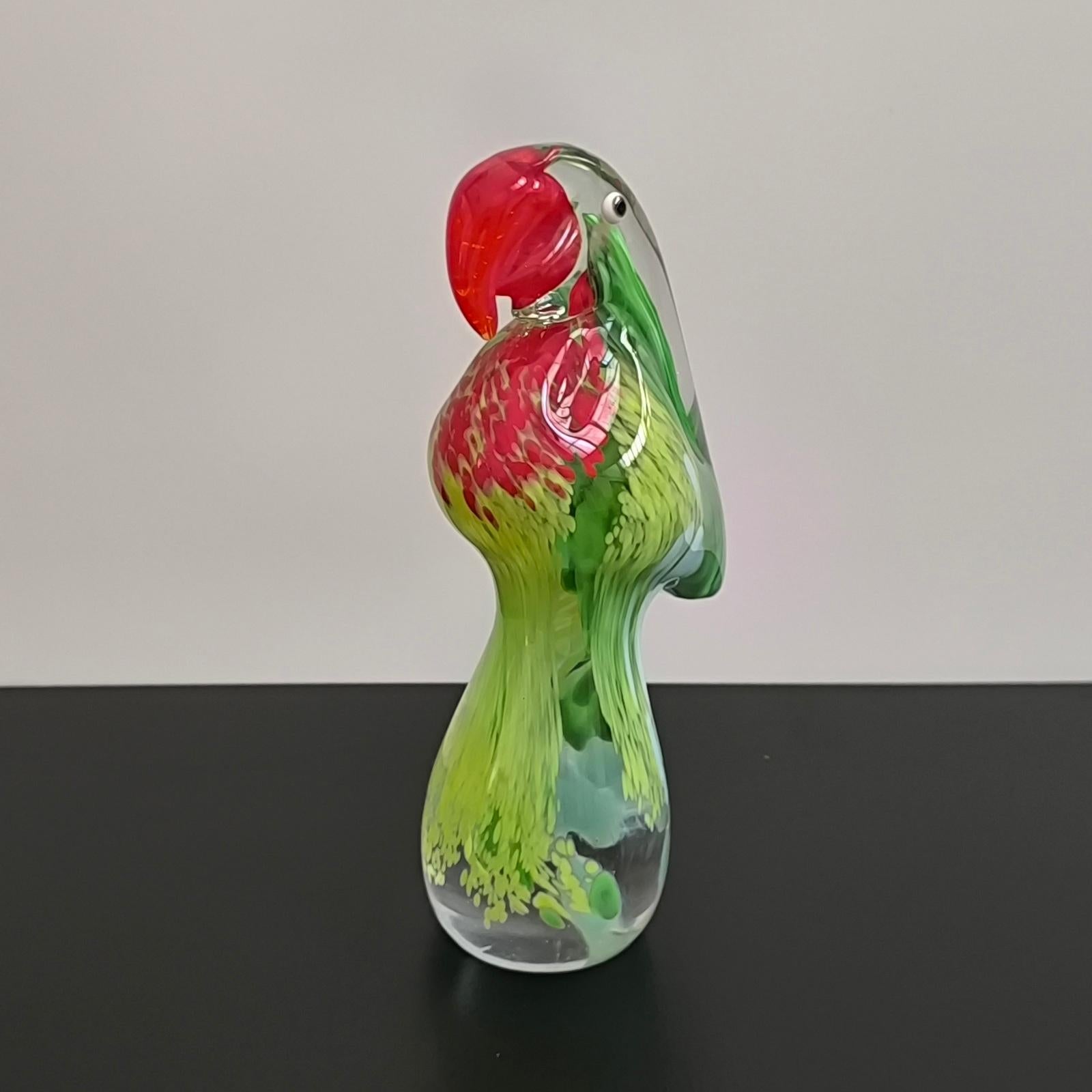 Escultura loro de cristal de Murano, Pisapapeles Moderno de mediados de siglo en venta