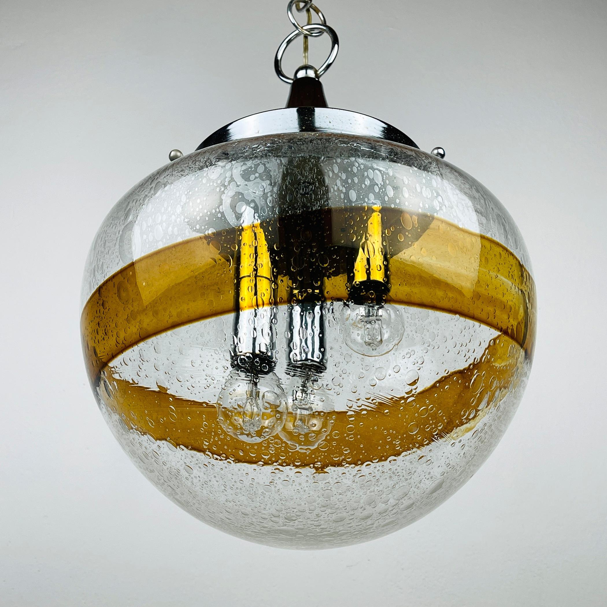 Lampe suspendue en verre de Murano Italie 1970  en vente 1