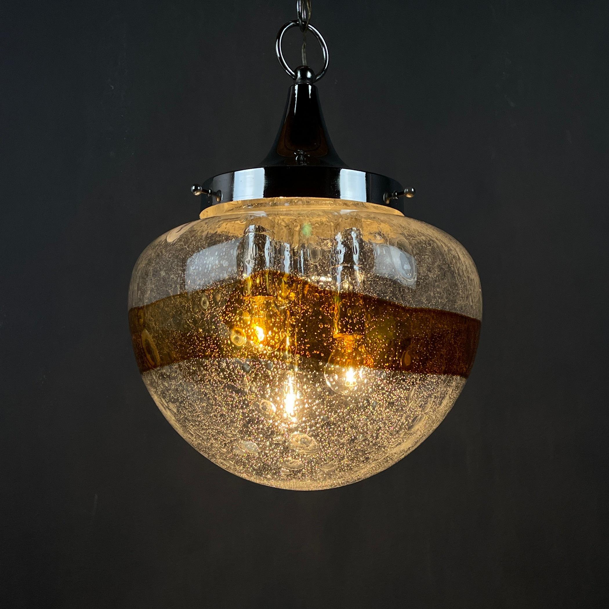 Lampe suspendue en verre de Murano Italie 1970  en vente 2