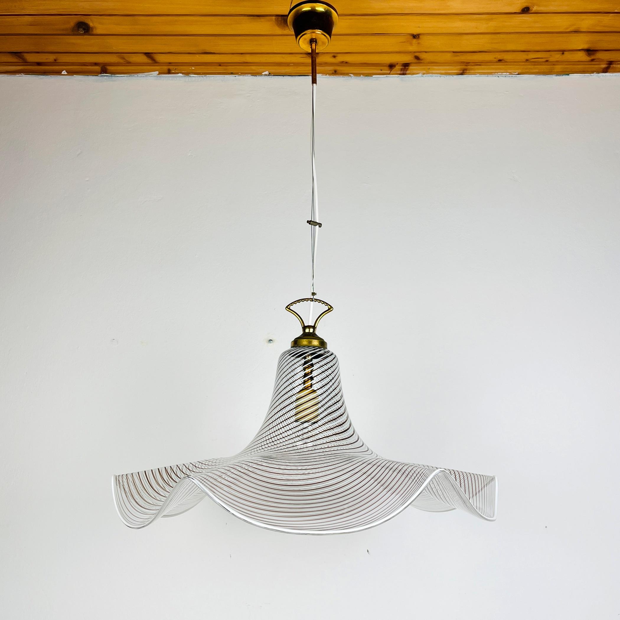 Mid-Century Modern Lampe suspendue en verre de Murano Italie '70s en vente