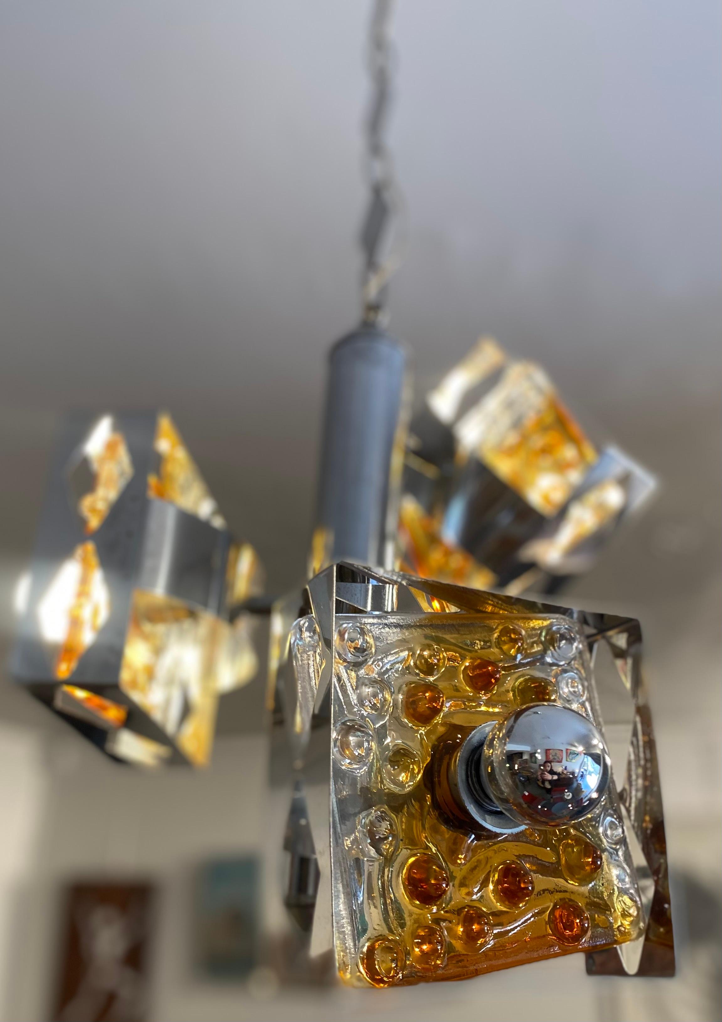 Murano glass pendant lamp - Toni Zuccheri - circa 1970
Mazzega Edition
Dimensions: h101 x w 40 x d 40
Steel and Murano Glass
In very good vintage condition.