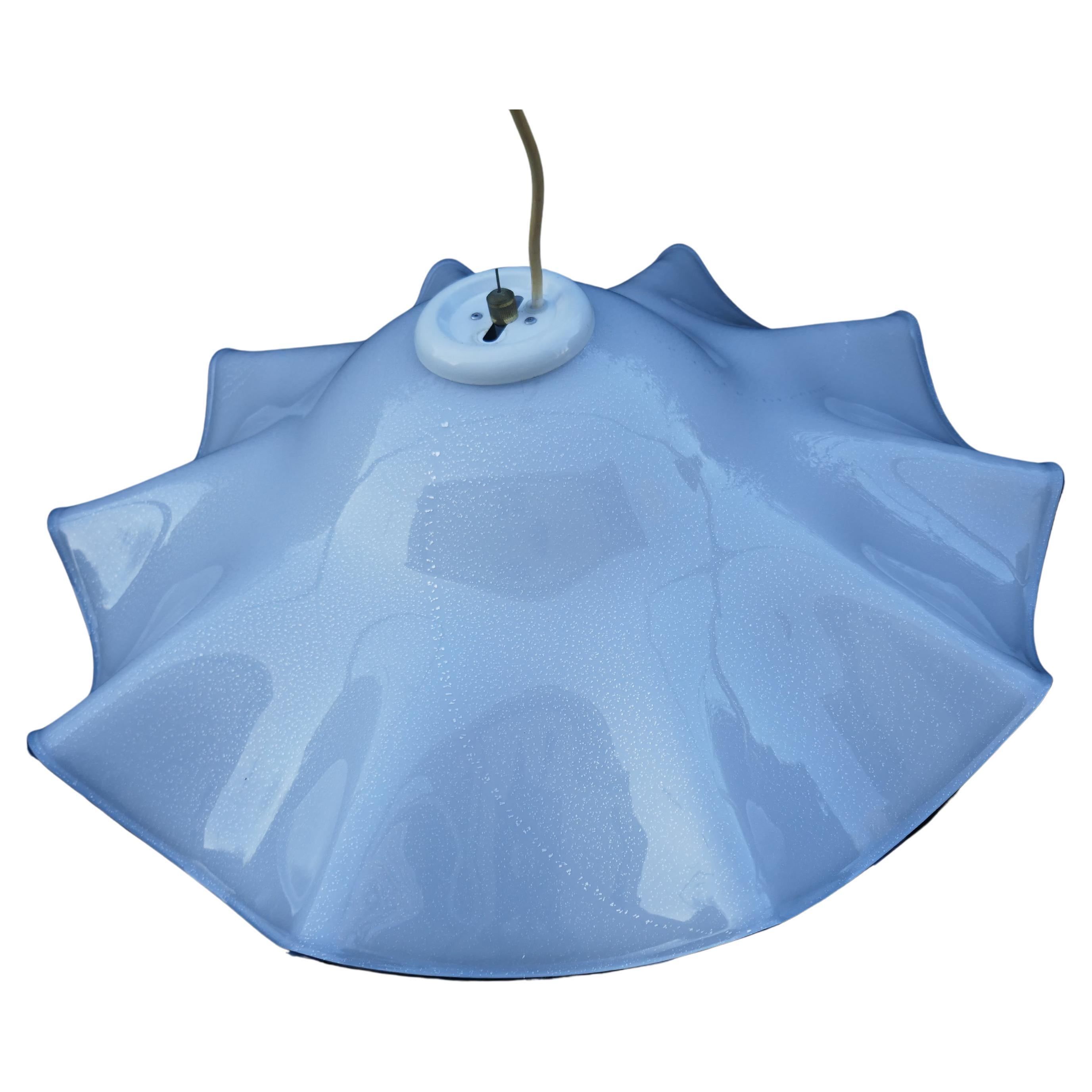 Lampe suspendue en verre de Murano avec inclusions d'argent.
Bon état.
Merci de votre attention
