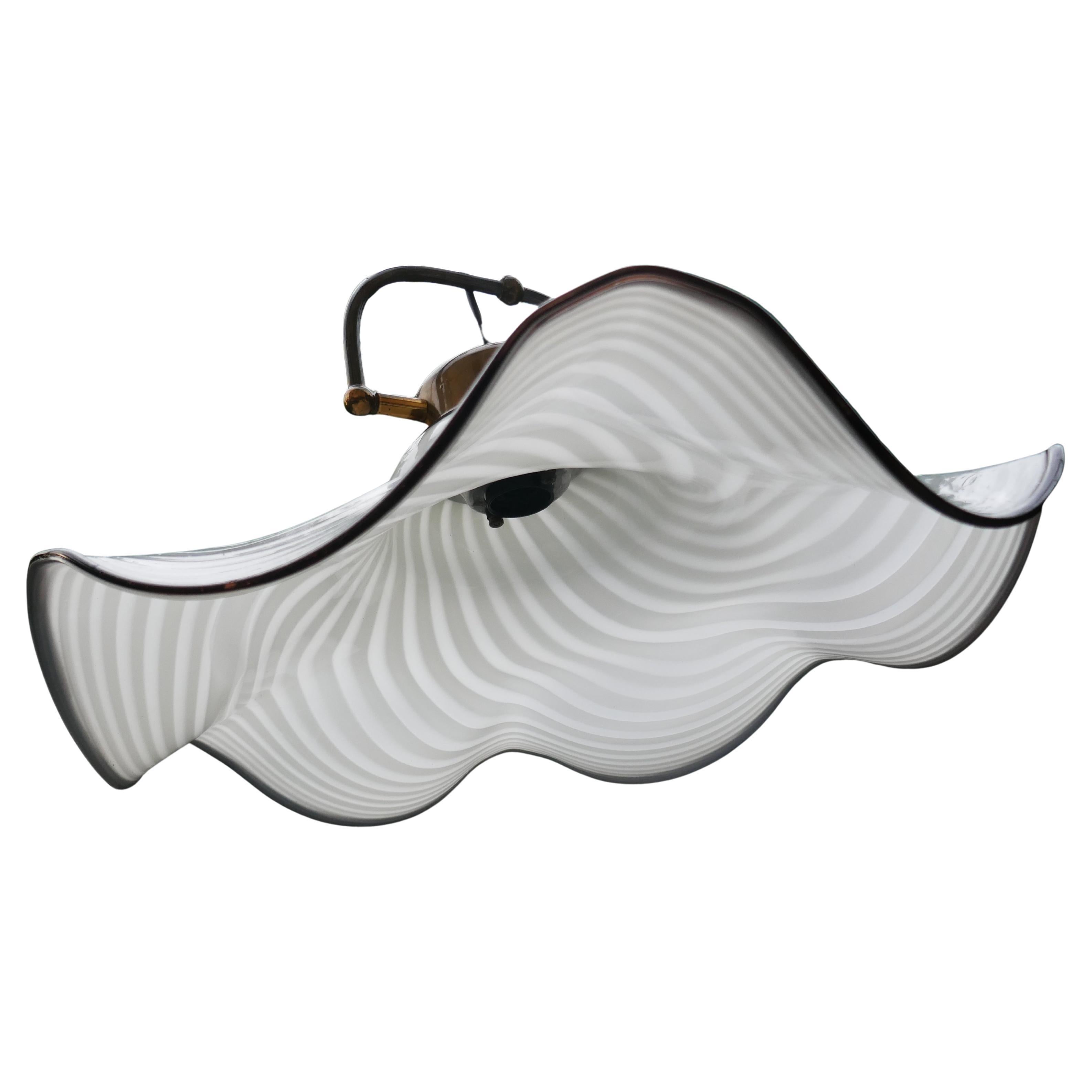 Hängeleuchte aus Muranoglas mit spiralförmigem Wirbelglas.