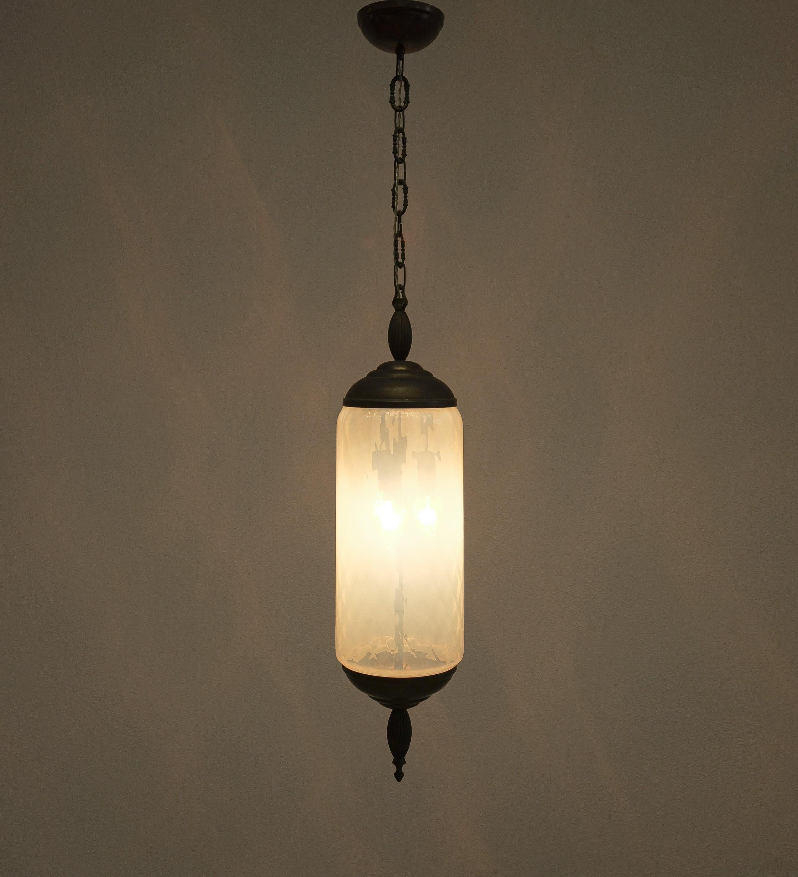 Pareja de lámparas colgantes de cristal de Murano Lámparas de cristal azul iridiscente, circa 1960, Italia- precio por pareja- 6,7