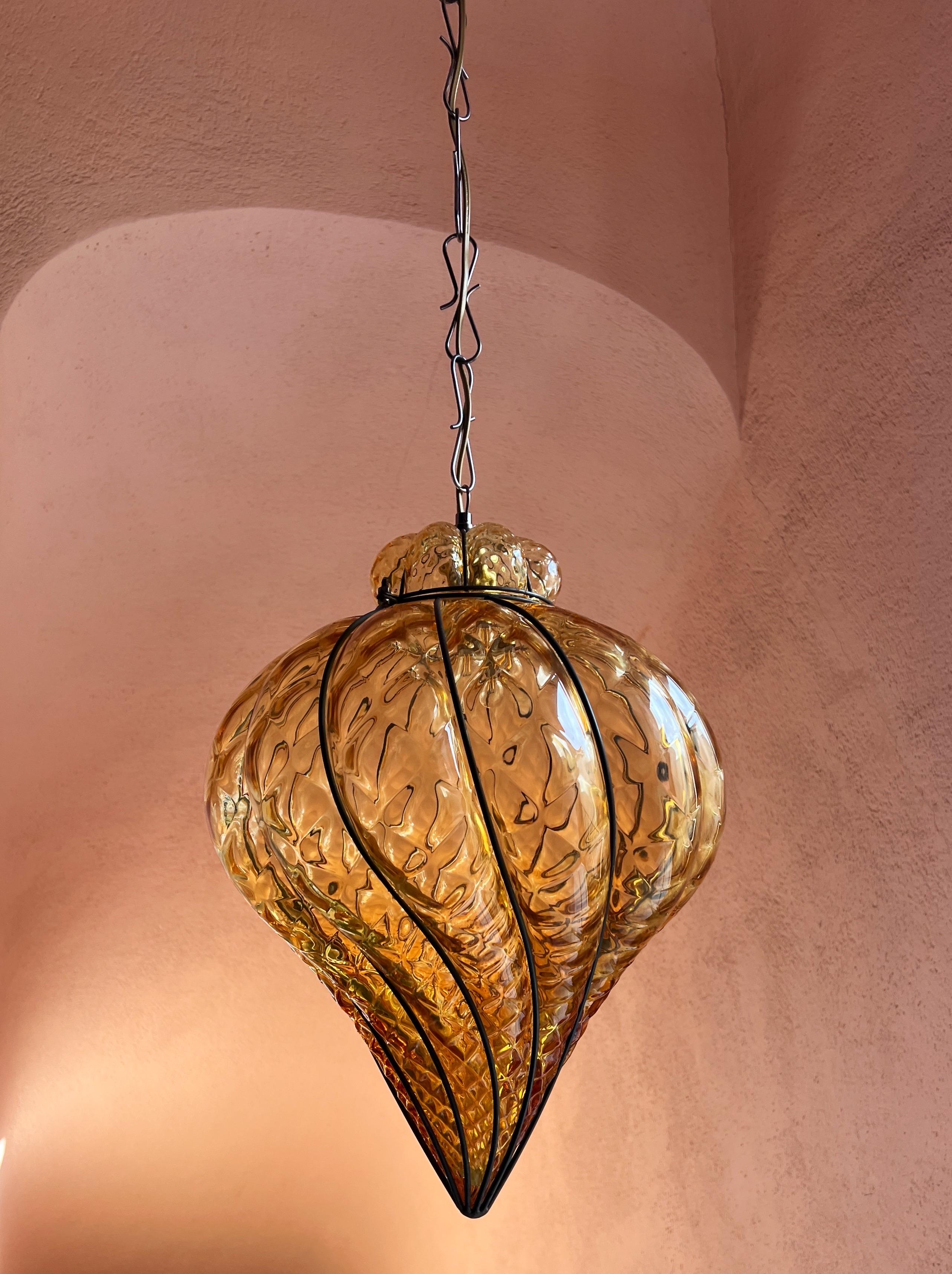 Murano glass pendant light in amber coloured glass, 1980s  In Good Condition For Sale In Palermo, PA