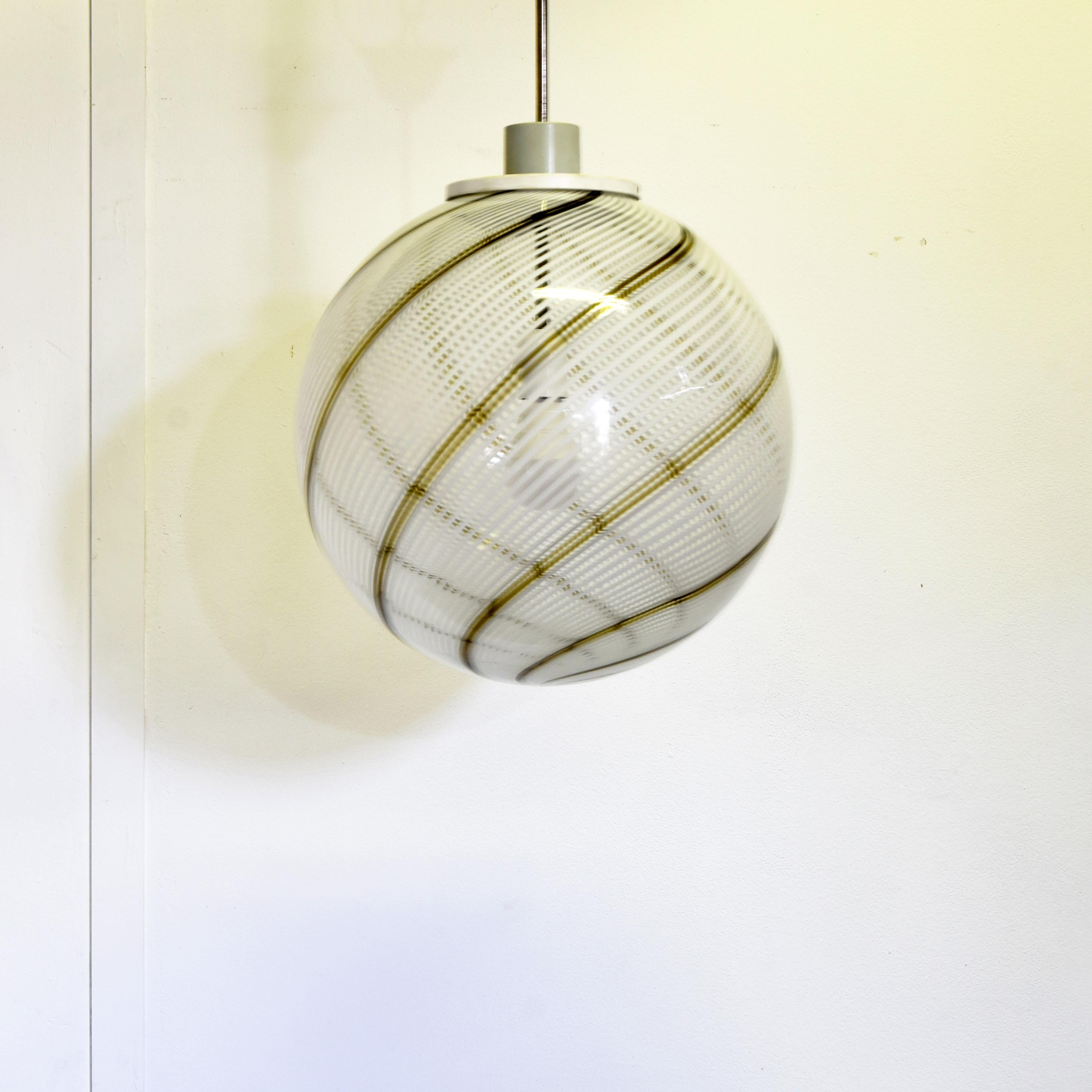 Mid-Century moderno Murano glass pendant – Venice 1950s att.Venini . in vendita